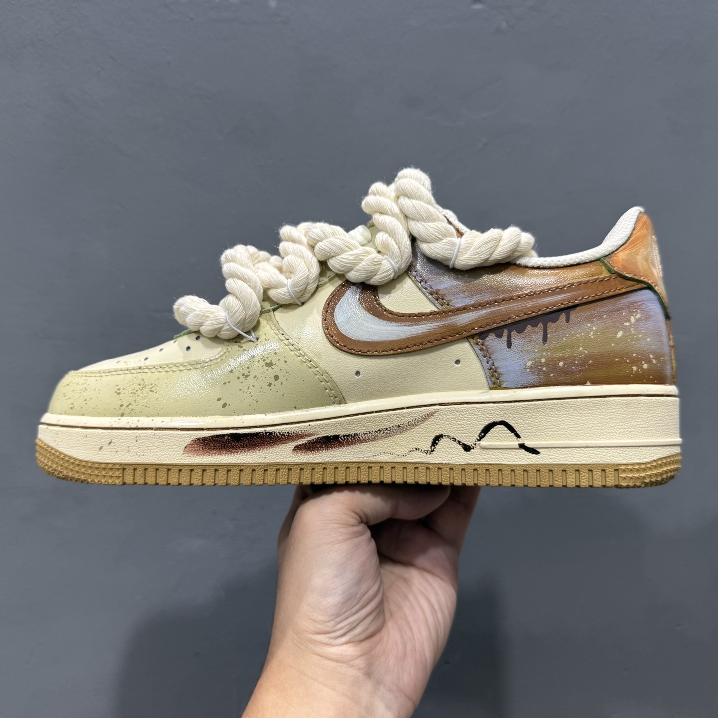 ￥260 Nike Air Force 1'07 Low ”Milk Coffee Bear” 手绘涂鸦 奶咖小熊 空军一号低帮休闲板鞋 XL2321-666