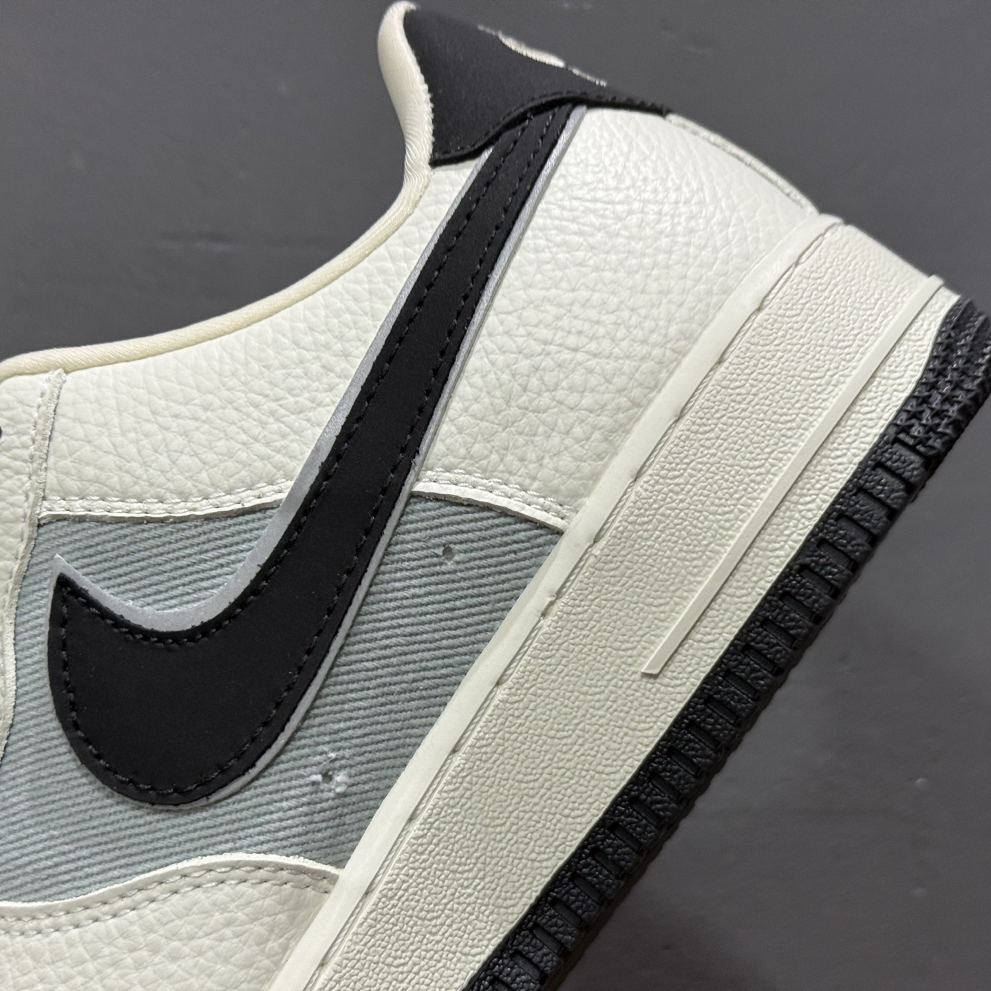 ¥260 Nike Air Force 1'07 Low 古驰联名 白灰黑 空军一号低帮休闲板鞋 YF9511-808-Chinese UA Cheap High Quatity Brand Clothes Bags handbags Sneakers wholesale wholesaler seller from China Factory suppliers Fashion Clothing Shoes best Quality Beautiful Price ¥260 Nike Air Force 1'07 Low 古驰联名 白灰黑 空军一号低帮休闲板鞋 YF9511-808