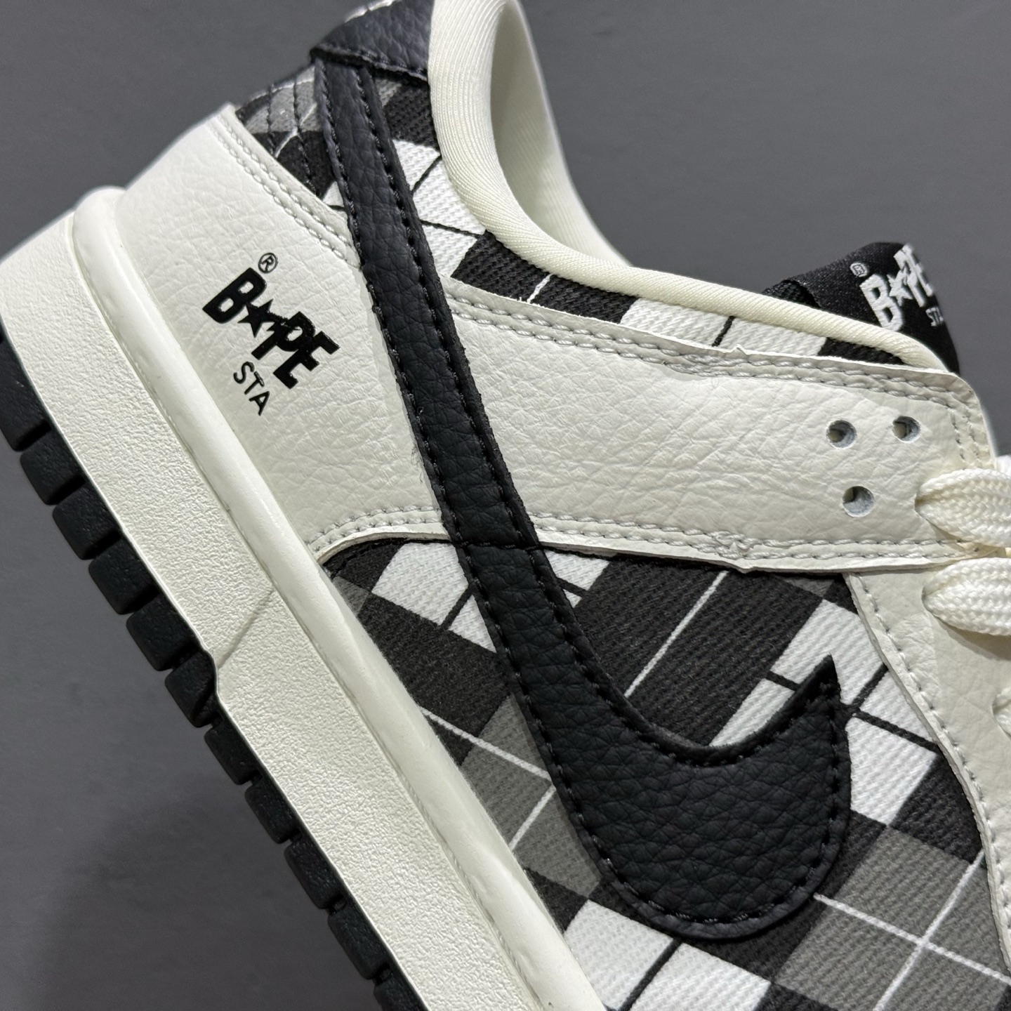 ¥280 Nike SB Dunk Low BAPE联名 白黑网格 高端定制 低帮休闲板鞋 SC0601-463-Chinese UA Cheap High Quatity Brand Clothes Bags handbags Sneakers wholesale wholesaler seller from China Factory suppliers Fashion Clothing Shoes best Quality Beautiful Price ¥280 Nike SB Dunk Low BAPE联名 白黑网格 高端定制 低帮休闲板鞋 SC0601-463