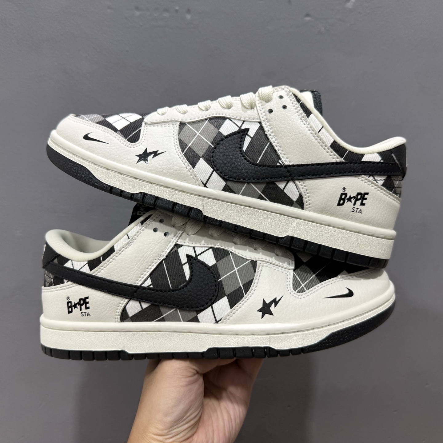 ¥280 Nike SB Dunk Low BAPE联名 白黑网格 高端定制 低帮休闲板鞋 SC0601-463-Chinese UA Cheap High Quatity Brand Clothes Bags handbags Sneakers wholesale wholesaler seller from China Factory suppliers Fashion Clothing Shoes best Quality Beautiful Price ¥280 Nike SB Dunk Low BAPE联名 白黑网格 高端定制 低帮休闲板鞋 SC0601-463