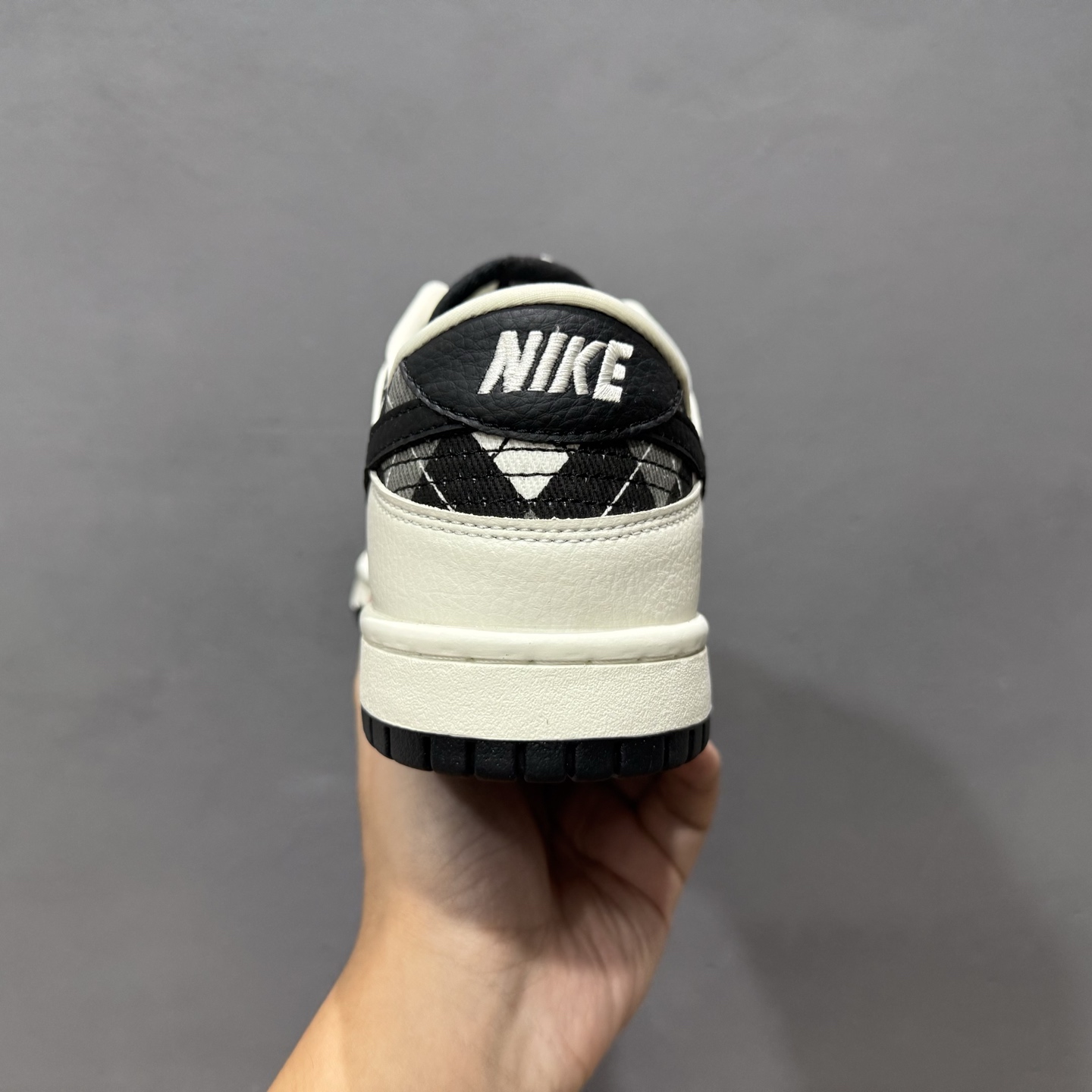 ¥280 Nike SB Dunk Low BAPE联名 白黑网格 高端定制 低帮休闲板鞋 SC0601-463-Chinese UA Cheap High Quatity Brand Clothes Bags handbags Sneakers wholesale wholesaler seller from China Factory suppliers Fashion Clothing Shoes best Quality Beautiful Price ¥280 Nike SB Dunk Low BAPE联名 白黑网格 高端定制 低帮休闲板鞋 SC0601-463