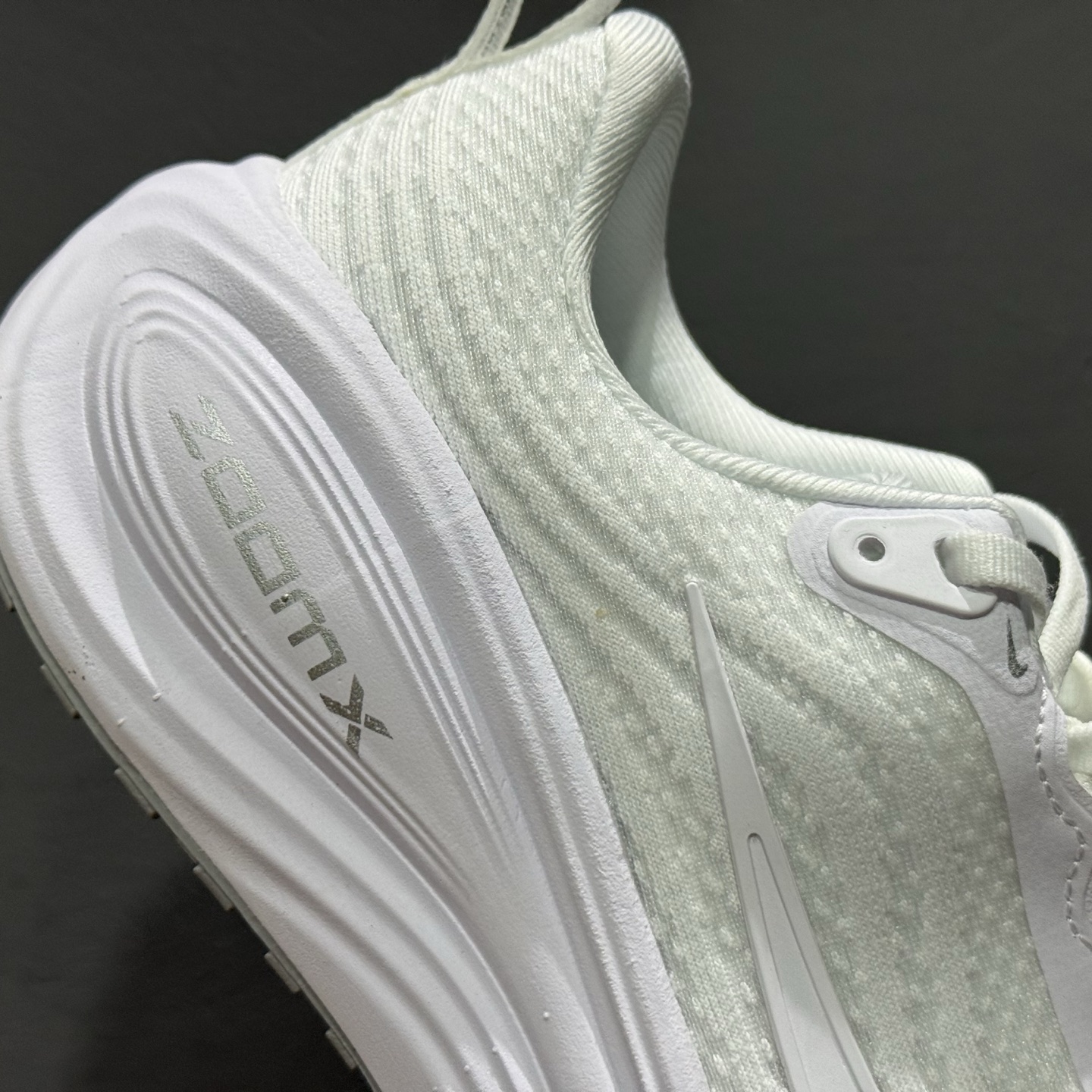 180 Nike VOMERO PLUS RUN 耐克 舒适减震防滑 低帮跑步鞋 HV8150-102