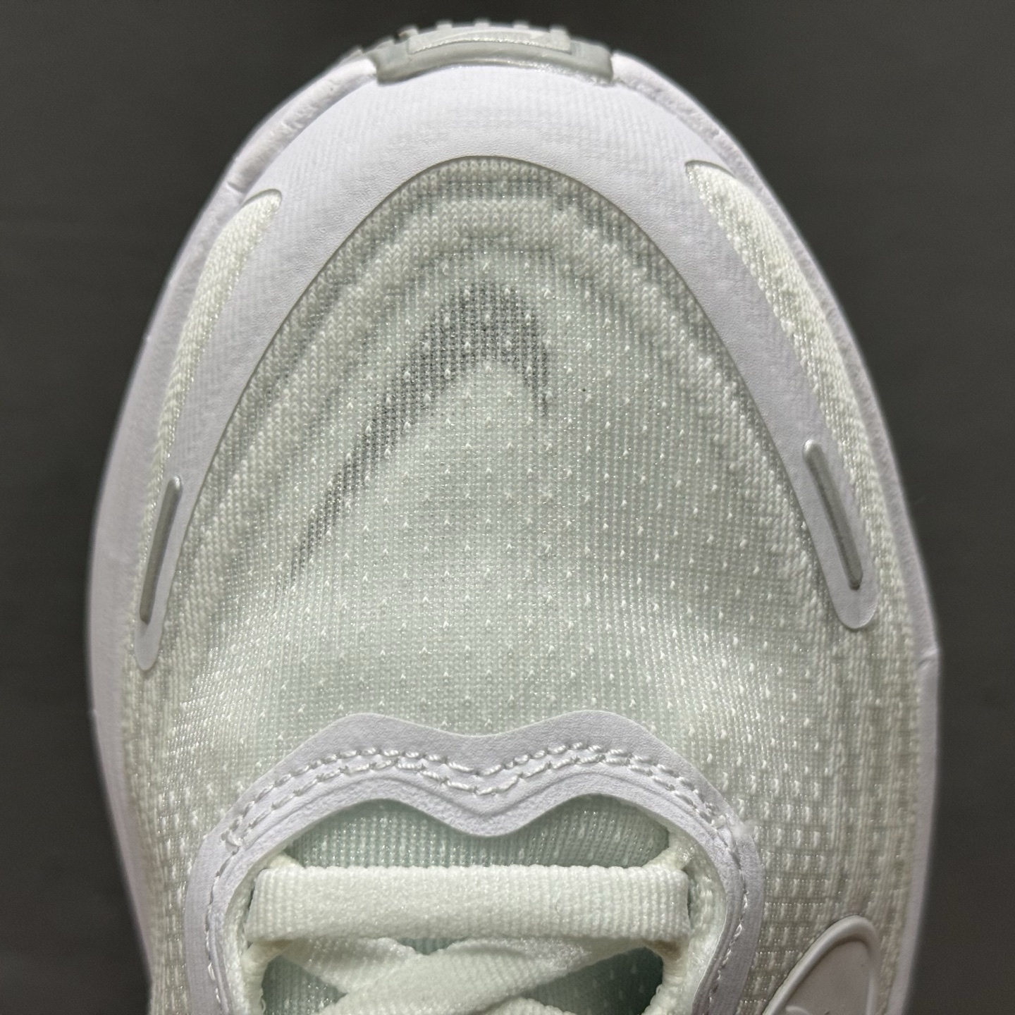 180 Nike VOMERO PLUS RUN 耐克 舒适减震防滑 低帮跑步鞋 HV8150-102