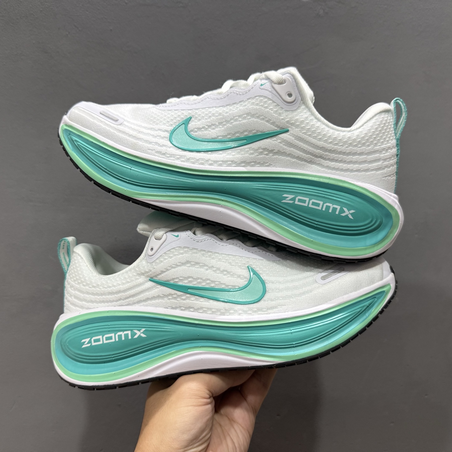 180 Nike VOMERO PLUS RUN 耐克 舒适减震防滑 低帮跑步鞋 HV8154-100-Chinese UA Cheap High Quatity Brand Clothes Bags handbags Sneakers wholesale wholesaler seller from China Factory suppliers Fashion Clothing Shoes best Quality Beautiful Price 180 Nike VOMERO PLUS RUN 耐克 舒适减震防滑 低帮跑步鞋 HV8154-100