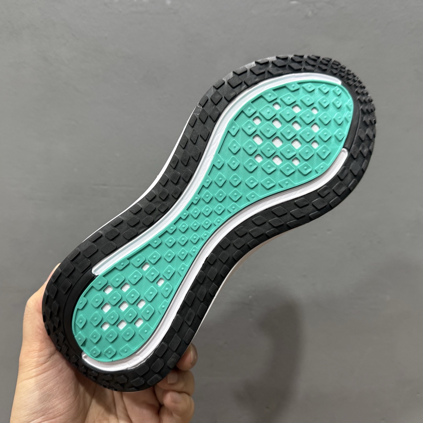 180 Nike VOMERO PLUS RUN 耐克 舒适减震防滑 低帮跑步鞋 HV8154-100-Chinese UA Cheap High Quatity Brand Clothes Bags handbags Sneakers wholesale wholesaler seller from China Factory suppliers Fashion Clothing Shoes best Quality Beautiful Price 180 Nike VOMERO PLUS RUN 耐克 舒适减震防滑 低帮跑步鞋 HV8154-100