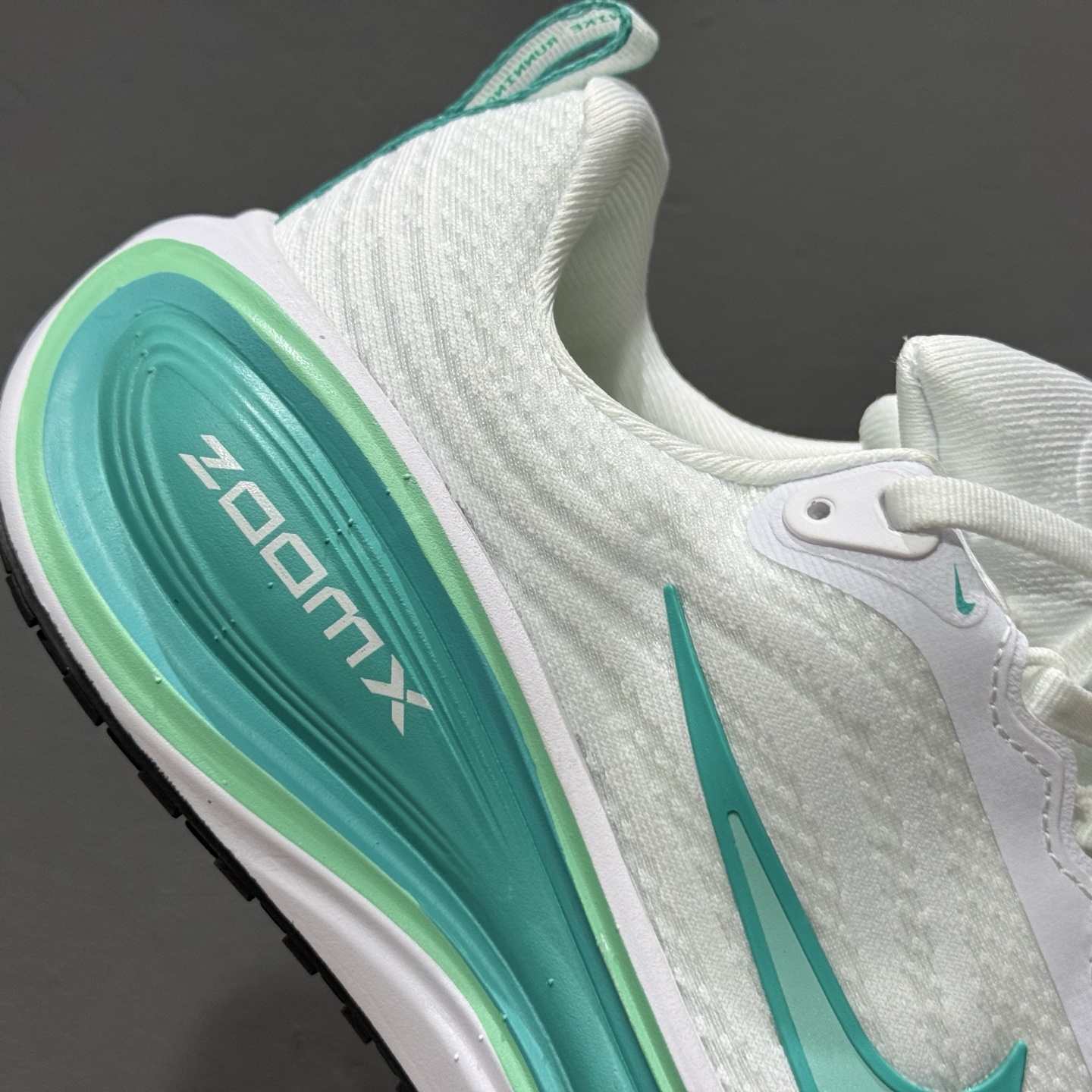 180 Nike VOMERO PLUS RUN 耐克 舒适减震防滑 低帮跑步鞋 HV8154-100-Chinese UA Cheap High Quatity Brand Clothes Bags handbags Sneakers wholesale wholesaler seller from China Factory suppliers Fashion Clothing Shoes best Quality Beautiful Price 180 Nike VOMERO PLUS RUN 耐克 舒适减震防滑 低帮跑步鞋 HV8154-100