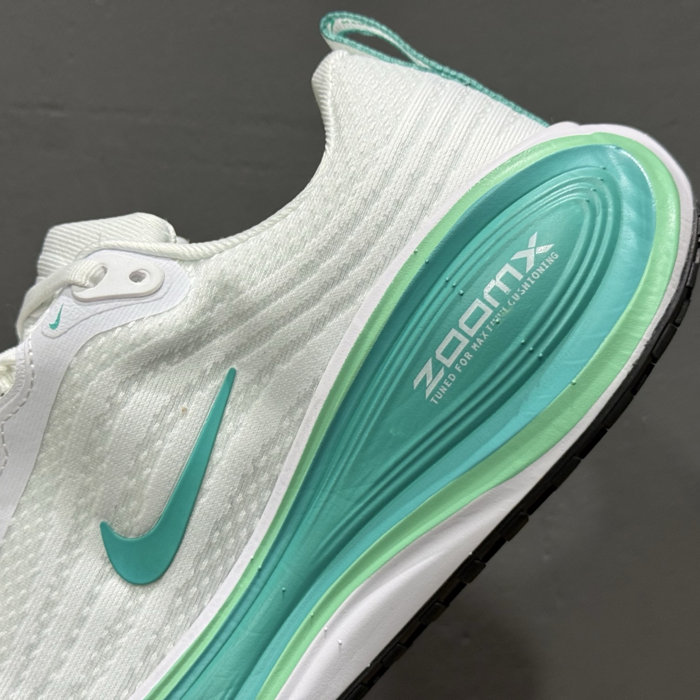 180 Nike VOMERO PLUS RUN 耐克 舒适减震防滑 低帮跑步鞋 HV8154-100-Chinese UA Cheap High Quatity Brand Clothes Bags handbags Sneakers wholesale wholesaler seller from China Factory suppliers Fashion Clothing Shoes best Quality Beautiful Price 180 Nike VOMERO PLUS RUN 耐克 舒适减震防滑 低帮跑步鞋 HV8154-100