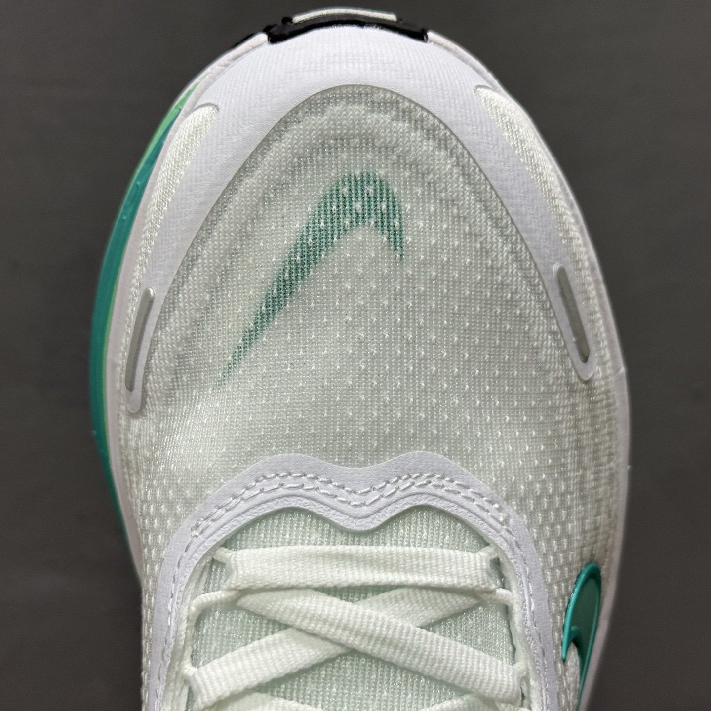 180 Nike VOMERO PLUS RUN 耐克 舒适减震防滑 低帮跑步鞋 HV8154-100-Chinese UA Cheap High Quatity Brand Clothes Bags handbags Sneakers wholesale wholesaler seller from China Factory suppliers Fashion Clothing Shoes best Quality Beautiful Price 180 Nike VOMERO PLUS RUN 耐克 舒适减震防滑 低帮跑步鞋 HV8154-100