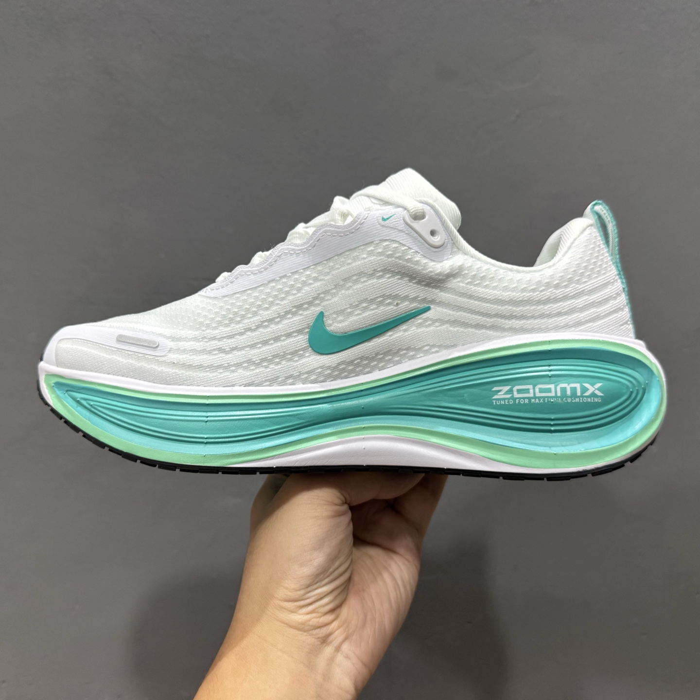 180 Nike VOMERO PLUS RUN 耐克 舒适减震防滑 低帮跑步鞋 HV8154-100-Chinese UA Cheap High Quatity Brand Clothes Bags handbags Sneakers wholesale wholesaler seller from China Factory suppliers Fashion Clothing Shoes best Quality Beautiful Price 180 Nike VOMERO PLUS RUN 耐克 舒适减震防滑 低帮跑步鞋 HV8154-100