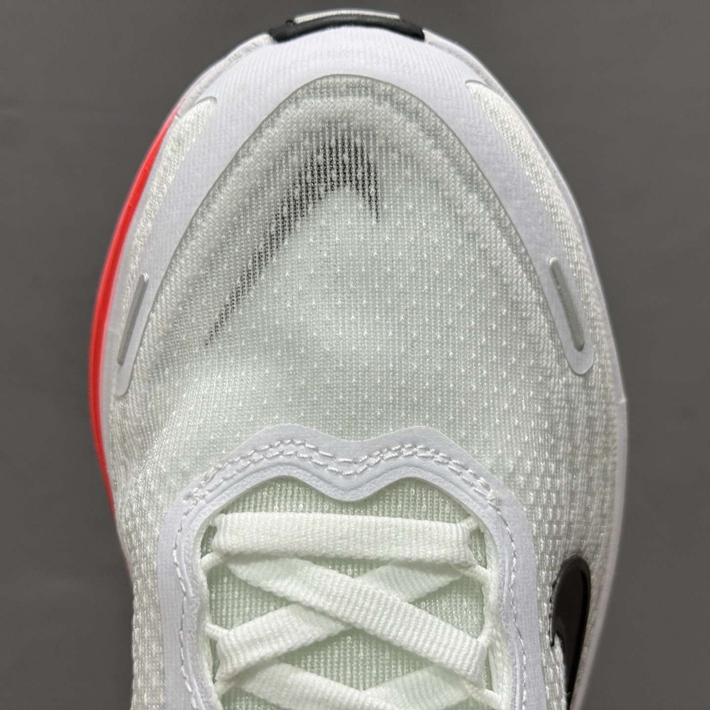 180 Nike VOMERO PLUS RUN 耐克 舒适减震防滑 低帮跑步鞋 HV8150-100