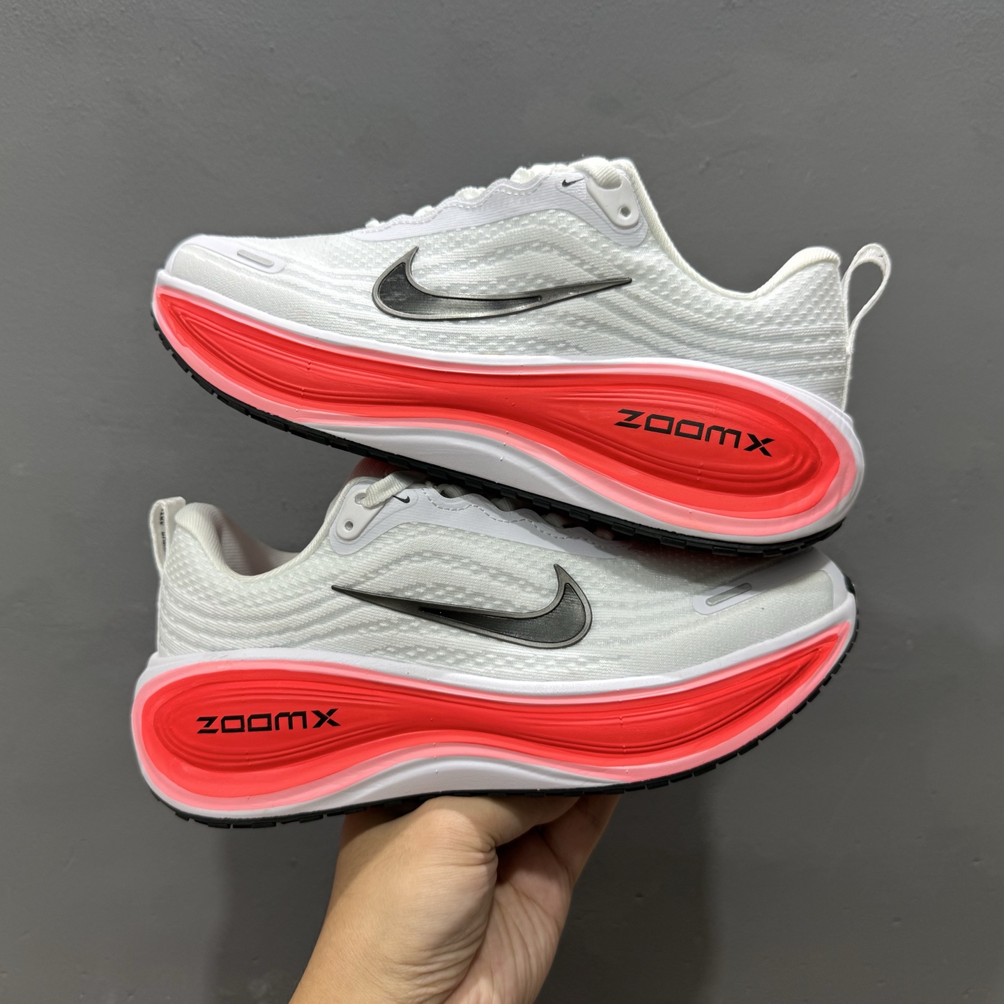 180 Nike VOMERO PLUS RUN 耐克 舒适减震防滑 低帮跑步鞋 HV8150-100