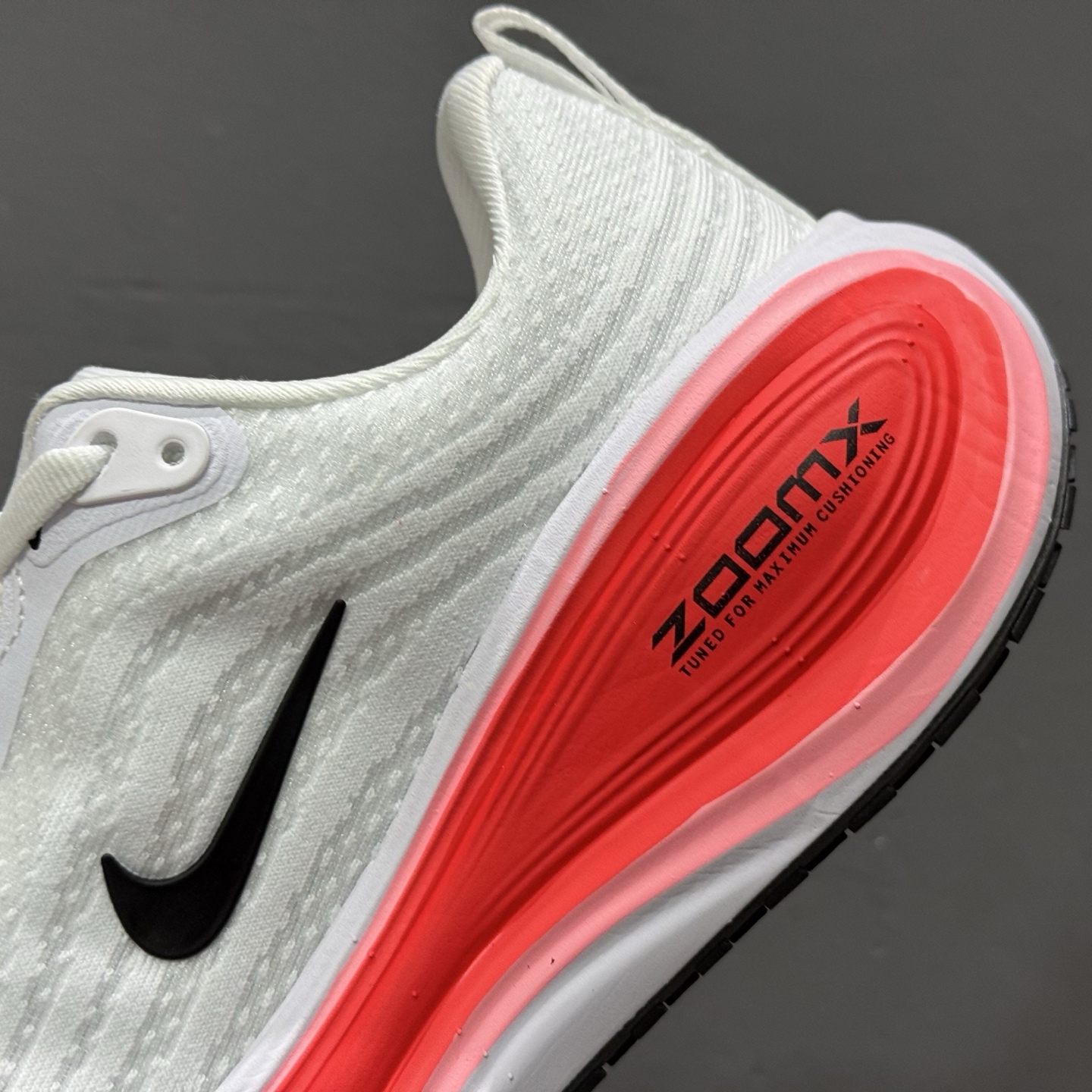 180 Nike VOMERO PLUS RUN 耐克 舒适减震防滑 低帮跑步鞋 HV8150-100