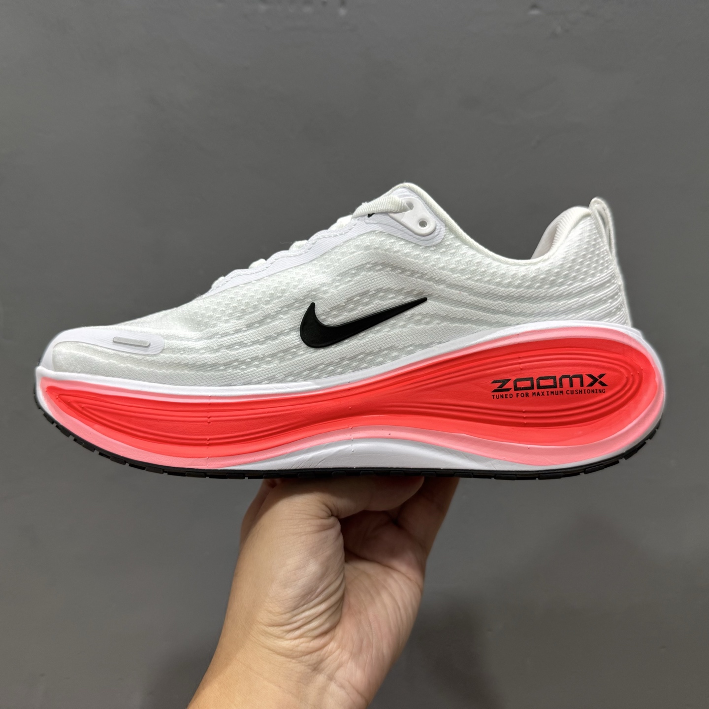 180 Nike VOMERO PLUS RUN 耐克 舒适减震防滑 低帮跑步鞋 HV8150-100