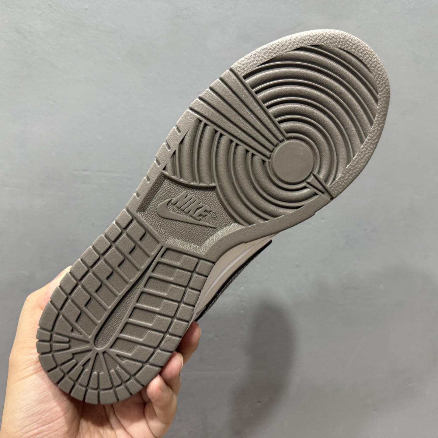 Nike Dunk Low 灰度法则 灰棕 HF5441-111-莆田鞋,莆田鞋货源,高仿鞋,高仿鞋货源,安福档口,莆田高仿鞋,莆田鞋批发,高仿鞋批发,莆田高仿运动鞋,高仿运动鞋,莆田运动鞋 Nike Dunk Low 灰度法则 灰棕 HF5441-111