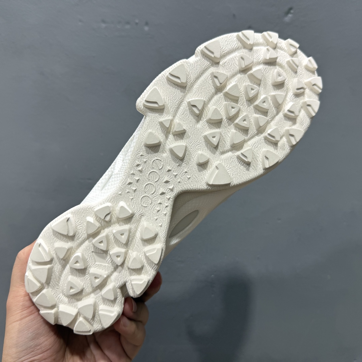 280 L/Ecco 爱步 大经典原祖灰 采用现代工艺品质融合 精选小牛皮面料 百搭休闲老爹鞋