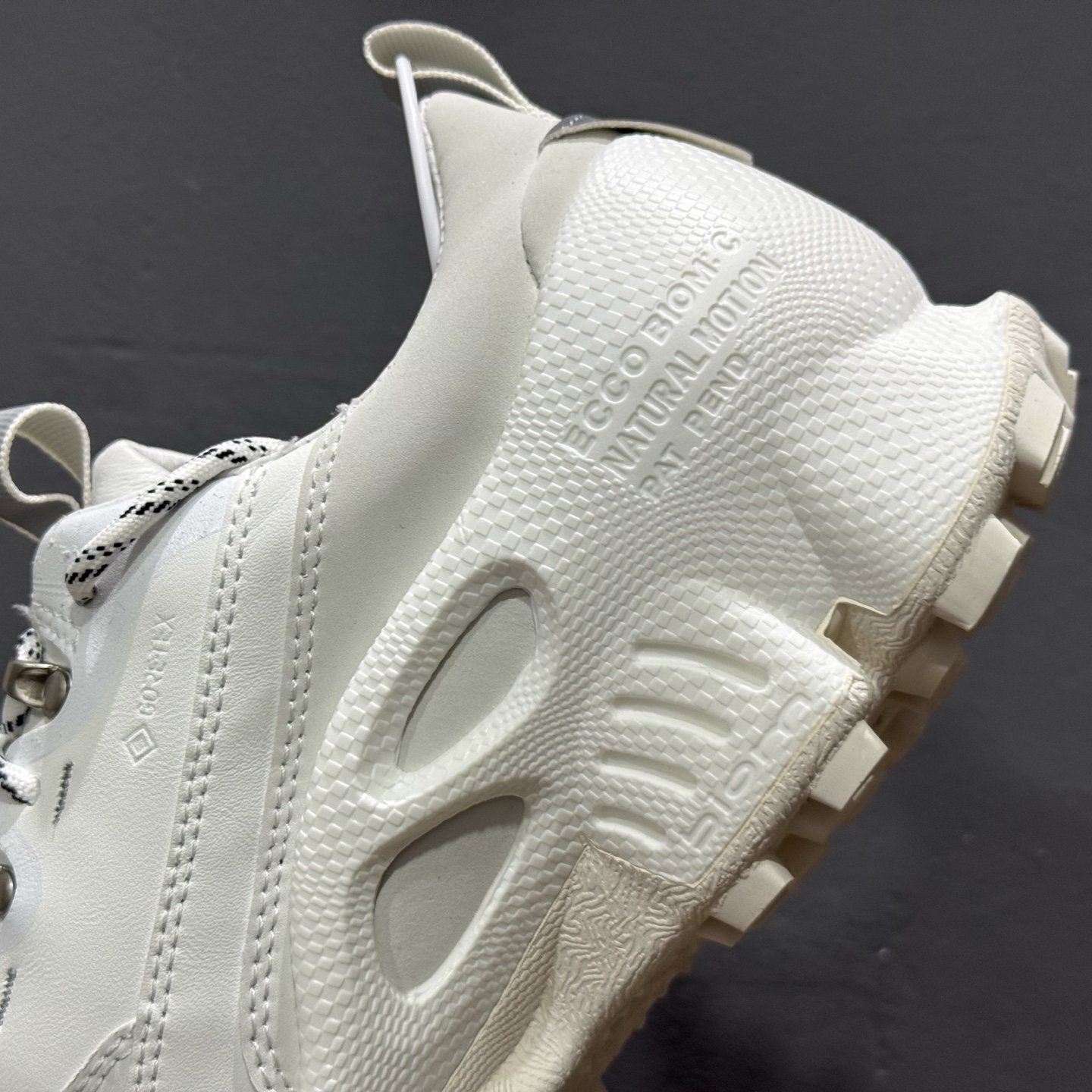 280 L/Ecco 爱步 大经典原祖灰 采用现代工艺品质融合 精选小牛皮面料 百搭休闲老爹鞋