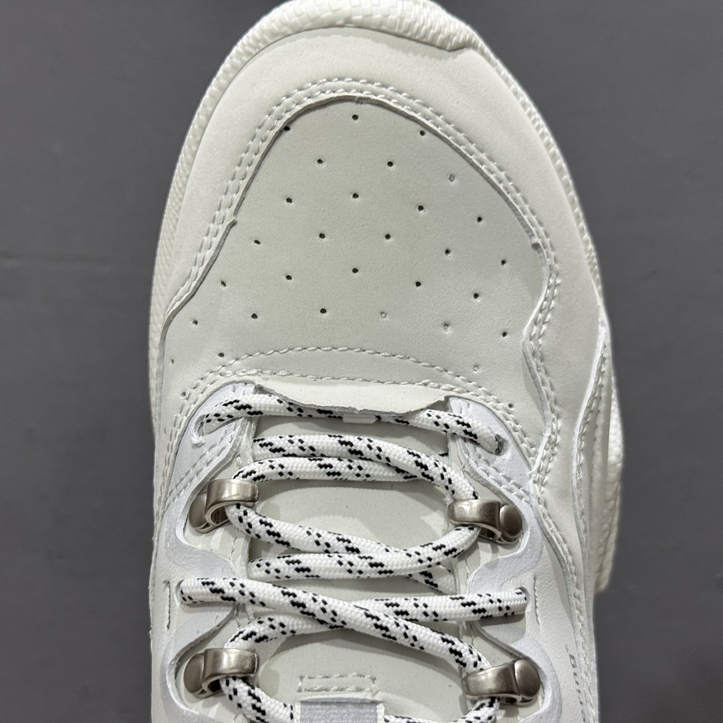 280 L/Ecco 爱步 大经典原祖灰 采用现代工艺品质融合 精选小牛皮面料 百搭休闲老爹鞋