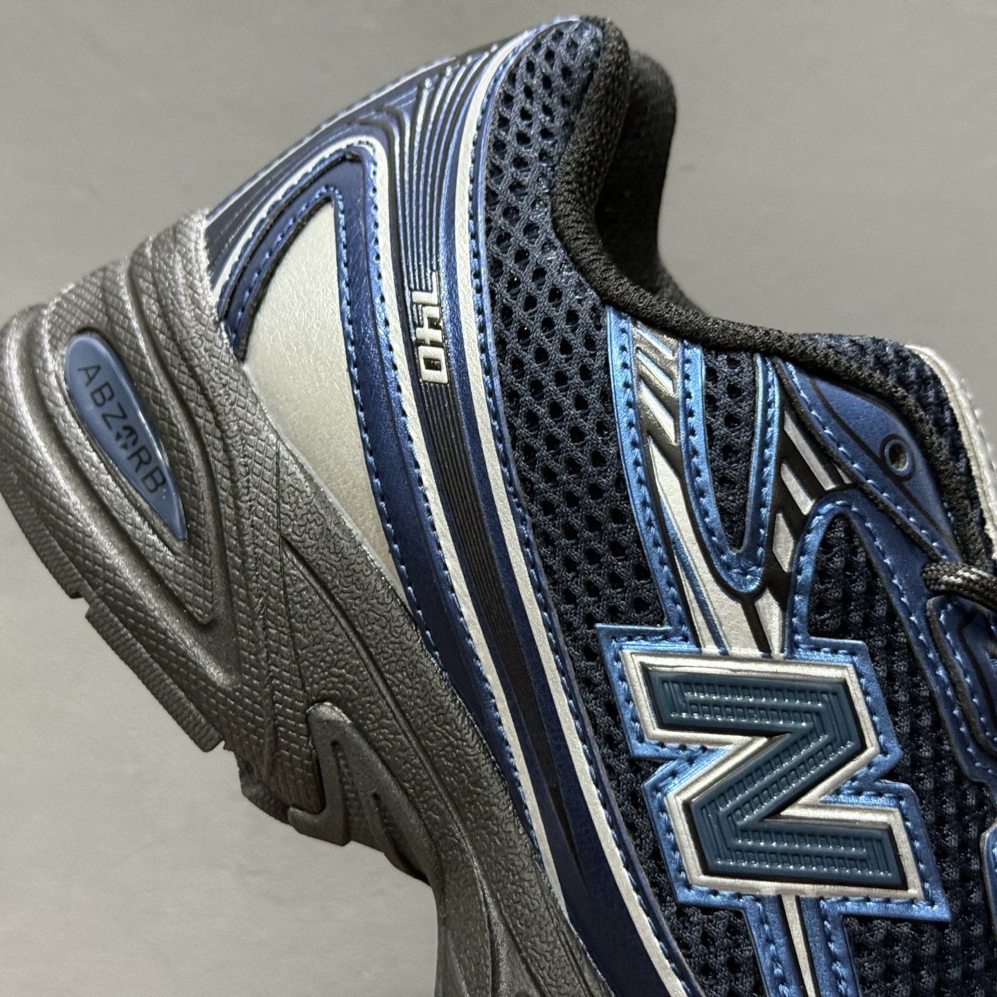 ￥200 New Balance 740系列复古老爹风休闲运动慢跑鞋 U740DT2