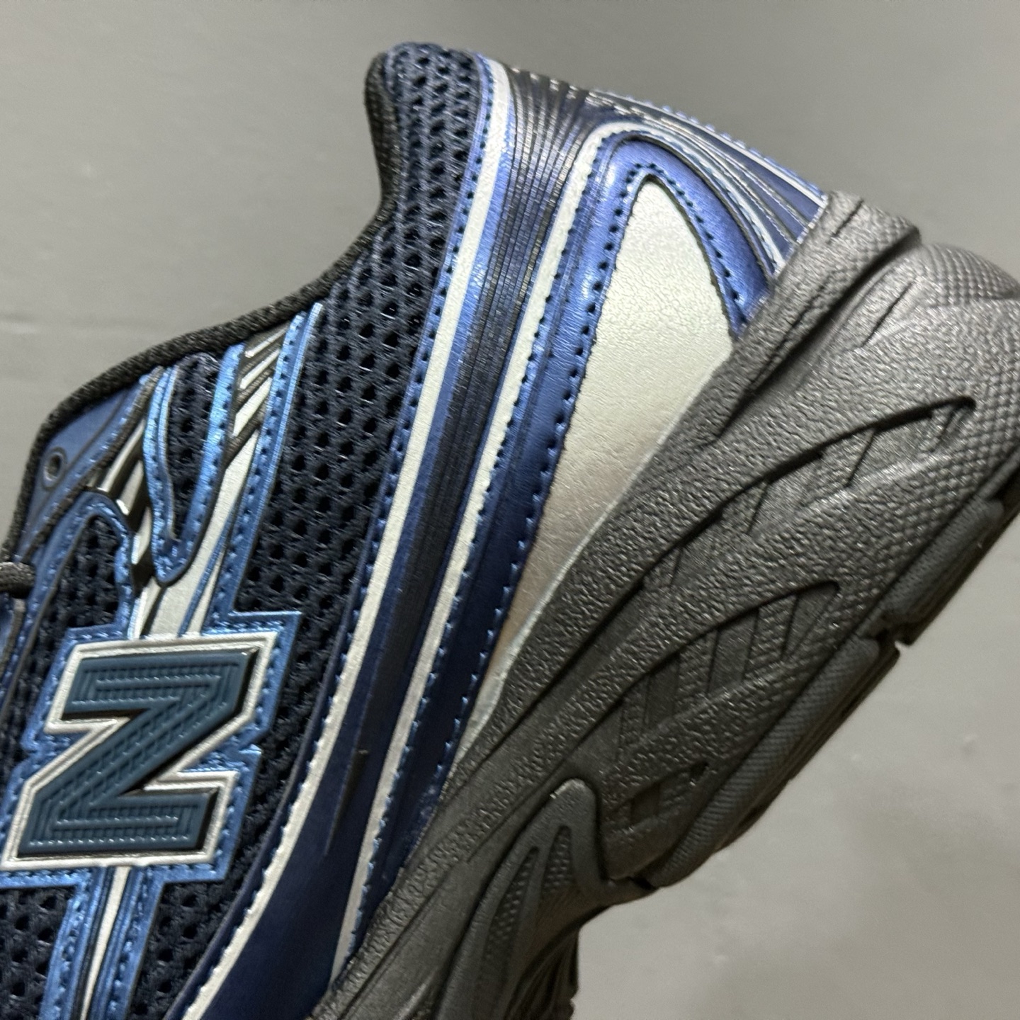 ￥200 New Balance 740系列复古老爹风休闲运动慢跑鞋 U740DT2