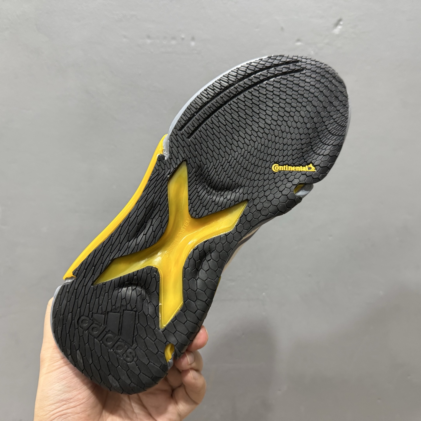 180 Adidas AlphaBounce Beyond m 阿尔法真标网面休闲跑步鞋