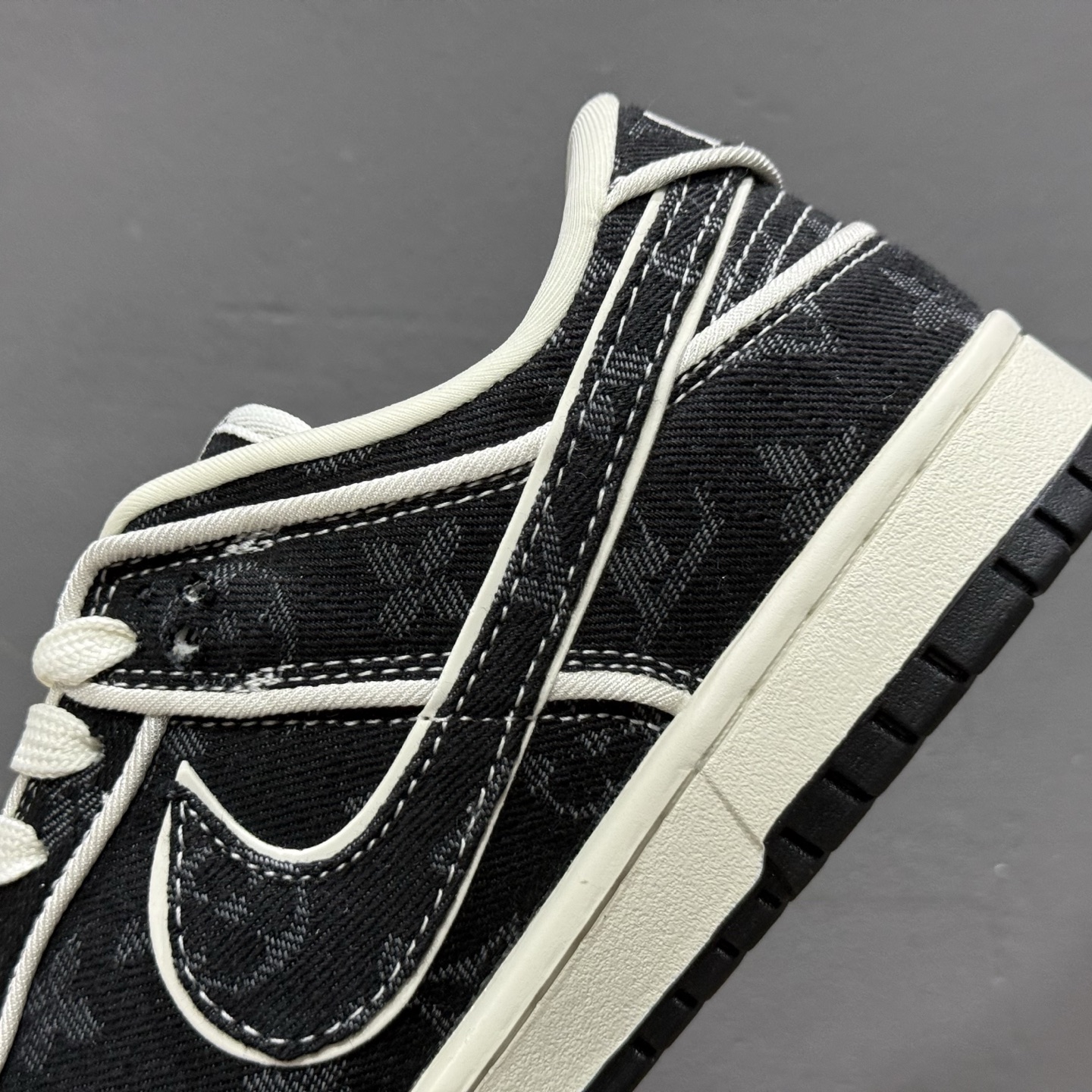 ￥280 Nike SB Dunk Low LV联名 白深黑牛仔 高端定制 低帮休闲板鞋 SC0601-467