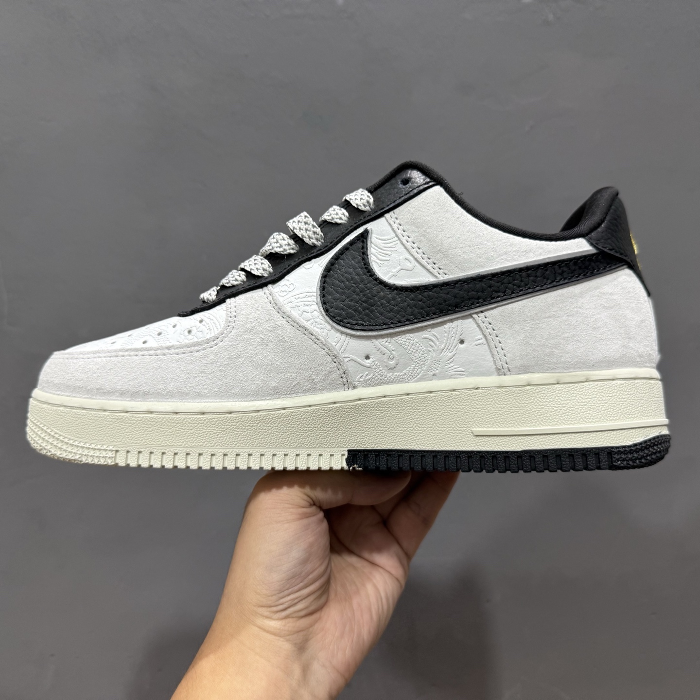¥260 Nike Air Force 1'07 Low 联名 白黑灰空军 空军一号低帮休闲板鞋 YF9511-805-Chinese UA Cheap High Quatity Brand Clothes Bags handbags Sneakers wholesale wholesaler seller from China Factory suppliers Fashion Clothing Shoes best Quality Beautiful Price ¥260 Nike Air Force 1'07 Low 联名 白黑灰空军 空军一号低帮休闲板鞋 YF9511-805