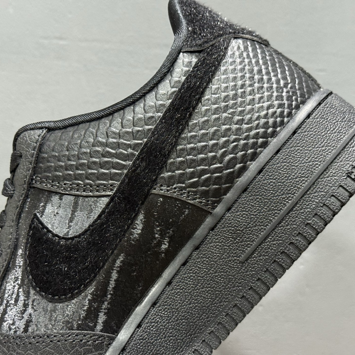 200 Air Force 1 '07 Low 裂纹马毛黑武士 HQ1977-001