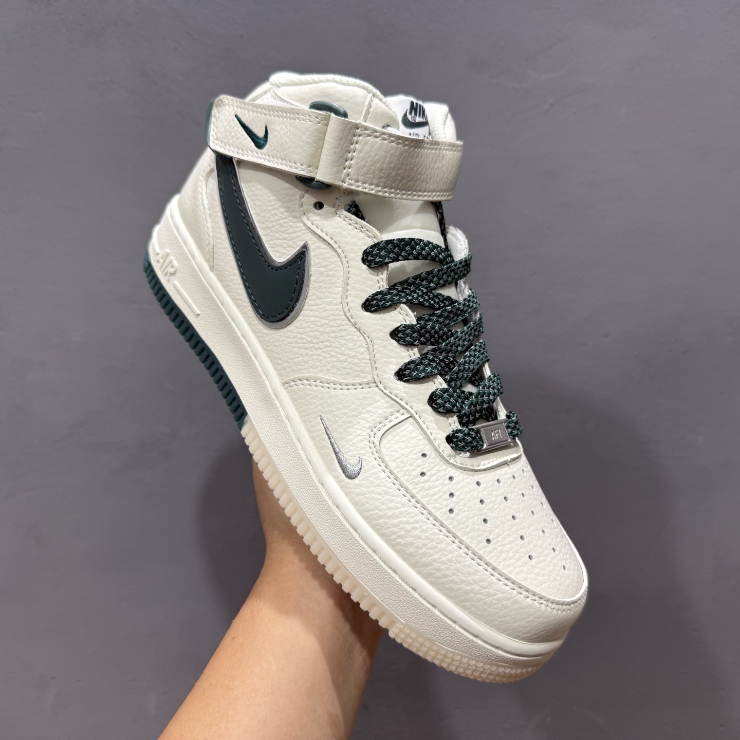 ￥260 Nike Air Force 1'07 Mid 米绿双色底 满天星 空军一号中帮休闲板鞋 XL0236-235