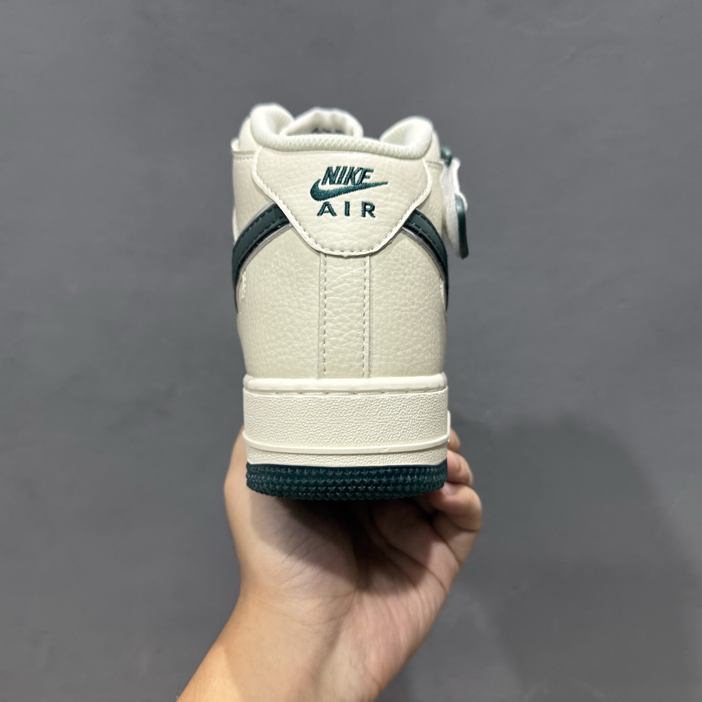 ￥260 Nike Air Force 1'07 Mid 米绿双色底 满天星 空军一号中帮休闲板鞋 XL0236-235
