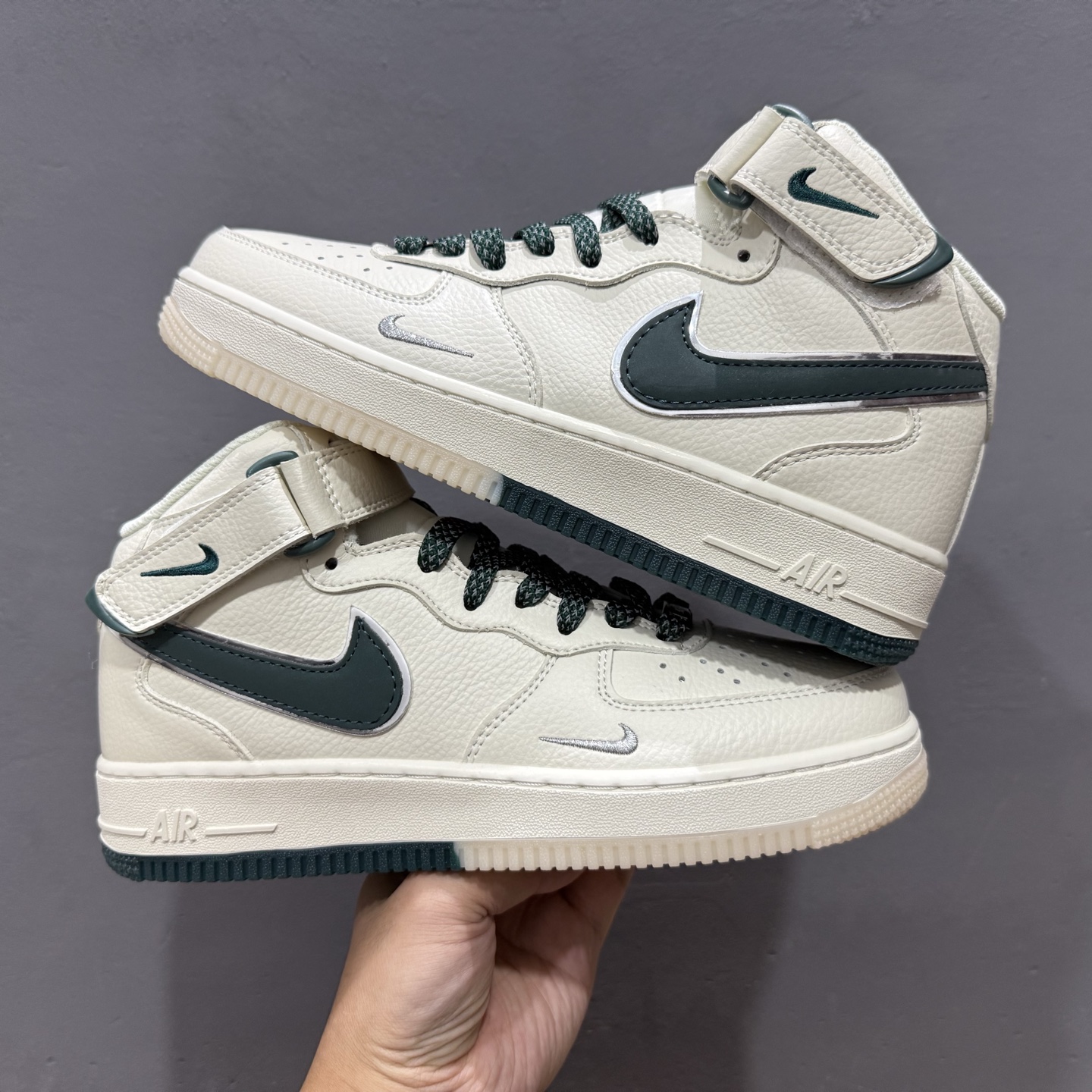 ￥260 Nike Air Force 1'07 Mid 米绿双色底 满天星 空军一号中帮休闲板鞋 XL0236-235