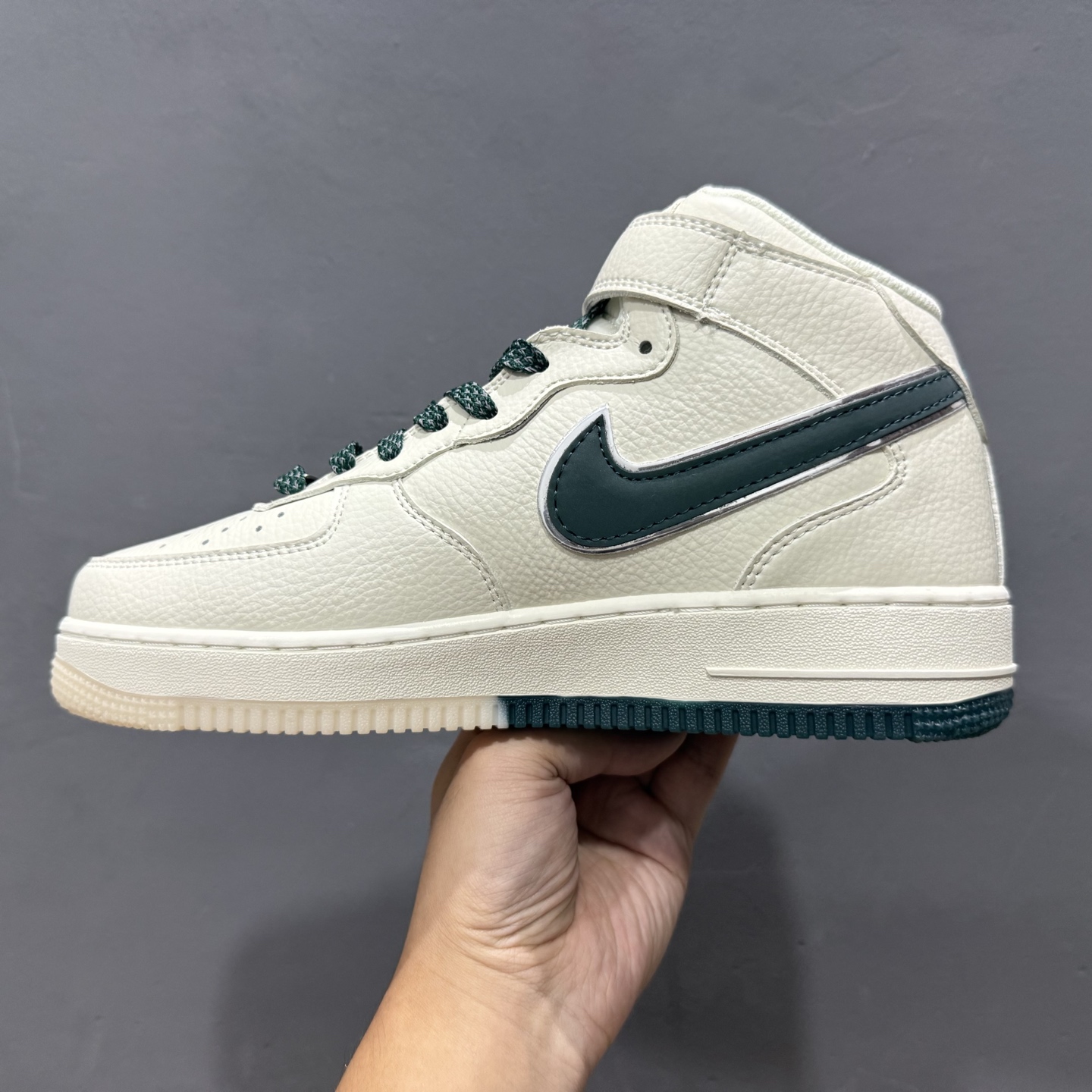 ￥260 Nike Air Force 1'07 Mid 米绿双色底 满天星 空军一号中帮休闲板鞋 XL0236-235