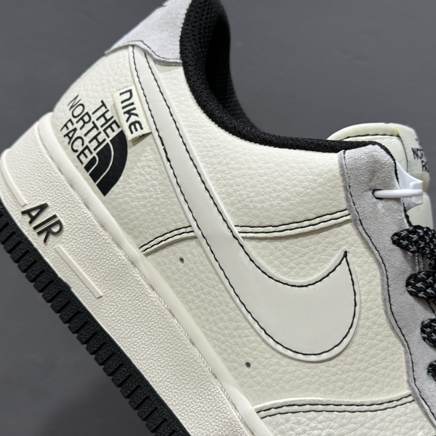 260 Nike Air Force 1 Low 07 x The North Face 白黑小勾 JS8028-015