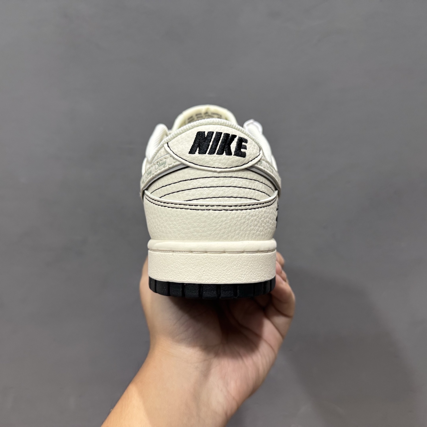 280 Stussy x Nike Dunk Low 米黑线灰银 HH7518-097-Chinese UA Cheap High Quatity Brand Clothes Bags handbags Sneakers wholesale wholesaler seller from China Factory suppliers Fashion Clothing Shoes best Quality Beautiful Price 280 Stussy x Nike Dunk Low 米黑线灰银 HH7518-097