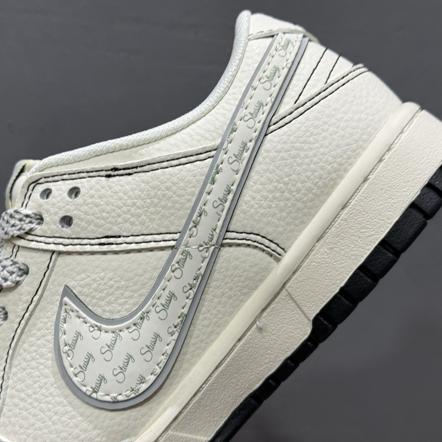 280 Stussy x Nike Dunk Low 米黑线灰银 HH7518-097-Chinese UA Cheap High Quatity Brand Clothes Bags handbags Sneakers wholesale wholesaler seller from China Factory suppliers Fashion Clothing Shoes best Quality Beautiful Price 280 Stussy x Nike Dunk Low 米黑线灰银 HH7518-097