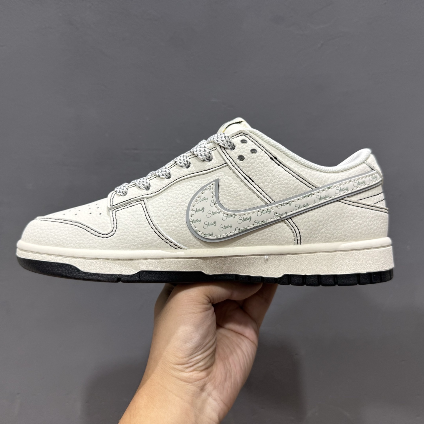 280 Stussy x Nike Dunk Low 米黑线灰银 HH7518-097-Chinese UA Cheap High Quatity Brand Clothes Bags handbags Sneakers wholesale wholesaler seller from China Factory suppliers Fashion Clothing Shoes best Quality Beautiful Price 280 Stussy x Nike Dunk Low 米黑线灰银 HH7518-097