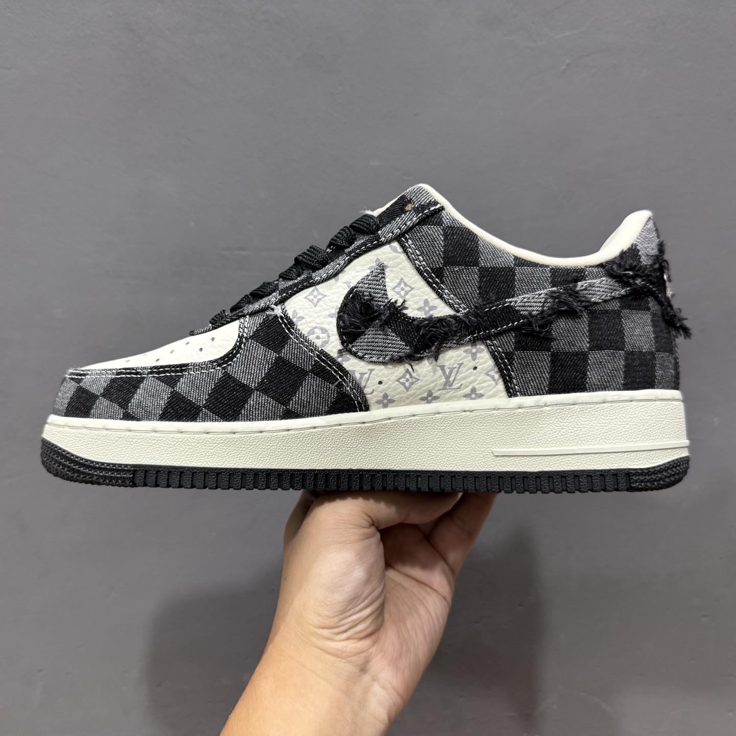 260 Louis Vuitton x NIke Air Force 1 白黑 YF9511-817-Chinese UA Cheap High Quatity Brand Clothes Bags handbags Sneakers wholesale wholesaler seller from China Factory suppliers Fashion Clothing Shoes best Quality Beautiful Price 260 Louis Vuitton x NIke Air Force 1 白黑 YF9511-817