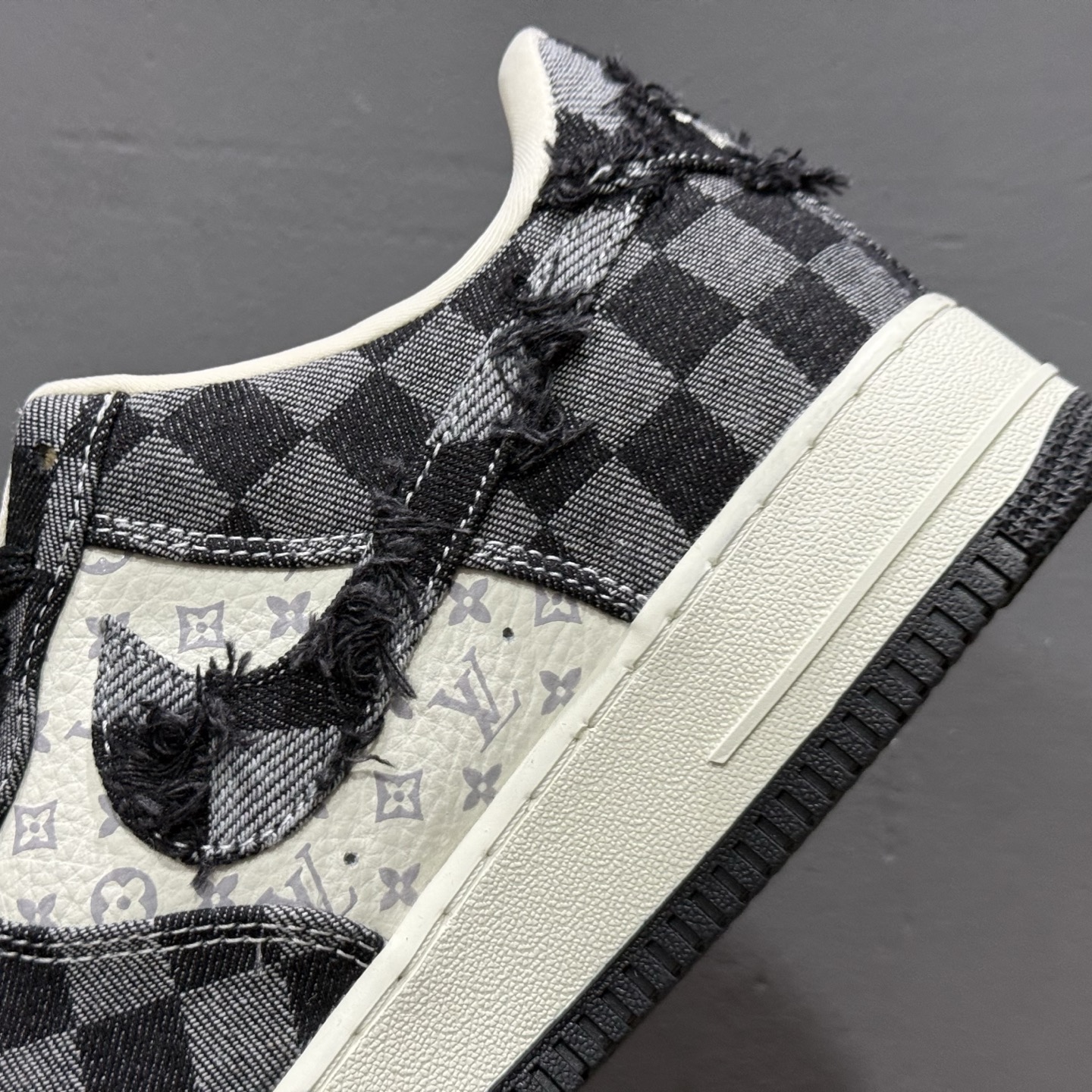 260 Louis Vuitton x NIke Air Force 1 白黑 YF9511-817-Chinese UA Cheap High Quatity Brand Clothes Bags handbags Sneakers wholesale wholesaler seller from China Factory suppliers Fashion Clothing Shoes best Quality Beautiful Price 260 Louis Vuitton x NIke Air Force 1 白黑 YF9511-817