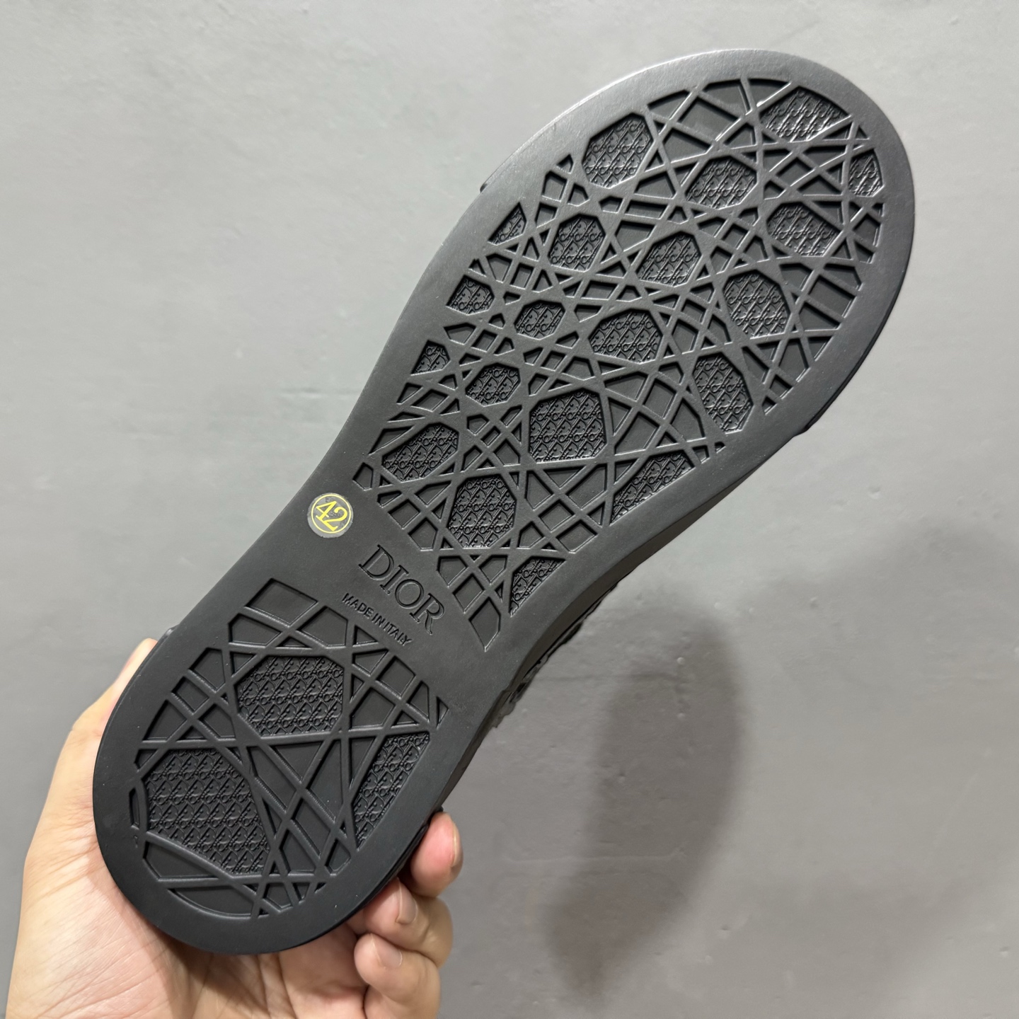 380 迪奥B33运动鞋 重新诠释经典的网球鞋 Dior 30Avenue Montaigne标志