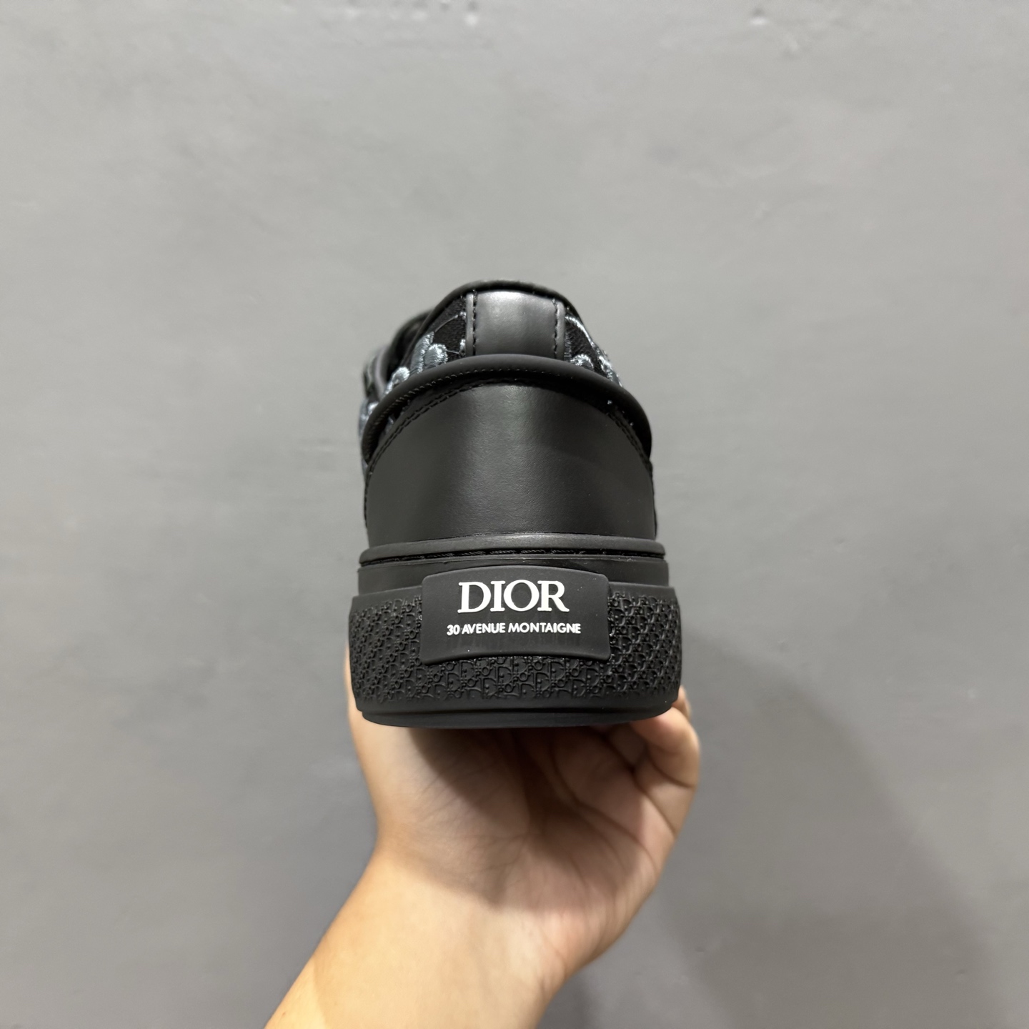 380 迪奥B33运动鞋 重新诠释经典的网球鞋 Dior 30Avenue Montaigne标志