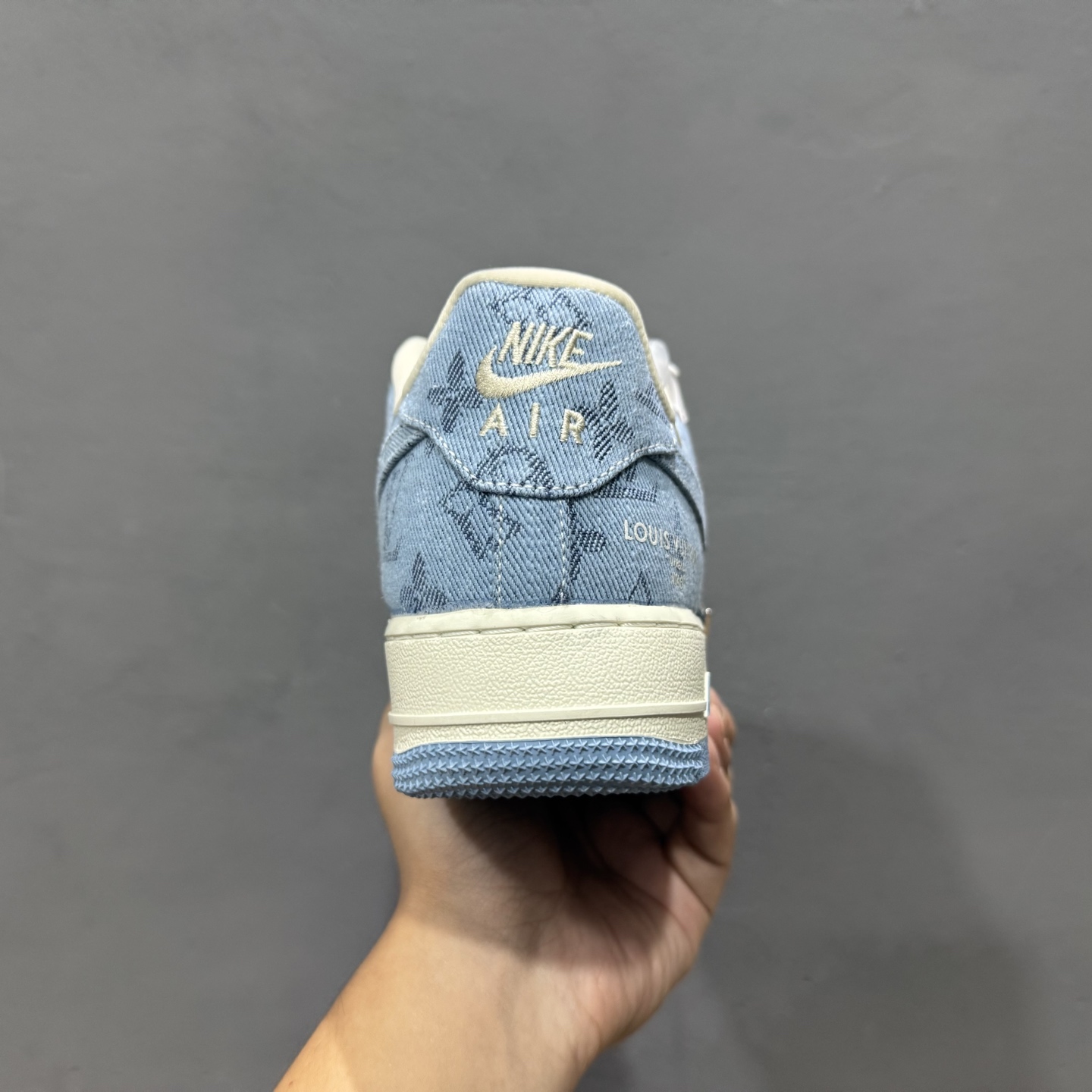 ￥260 Nike Air Force 1'07 Low LV联名 浅蓝 空军一号低帮休闲板鞋 YF9511-823
