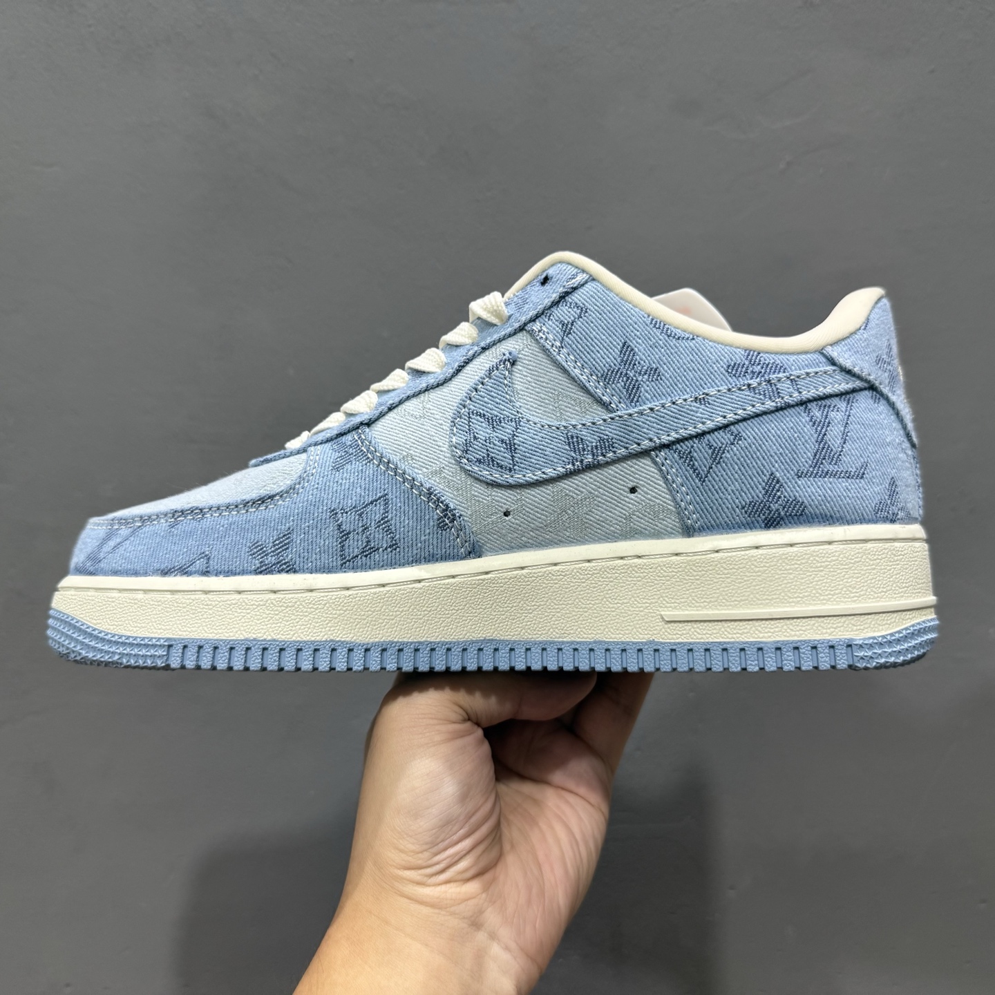 ￥260 Nike Air Force 1'07 Low LV联名 浅蓝 空军一号低帮休闲板鞋 YF9511-823