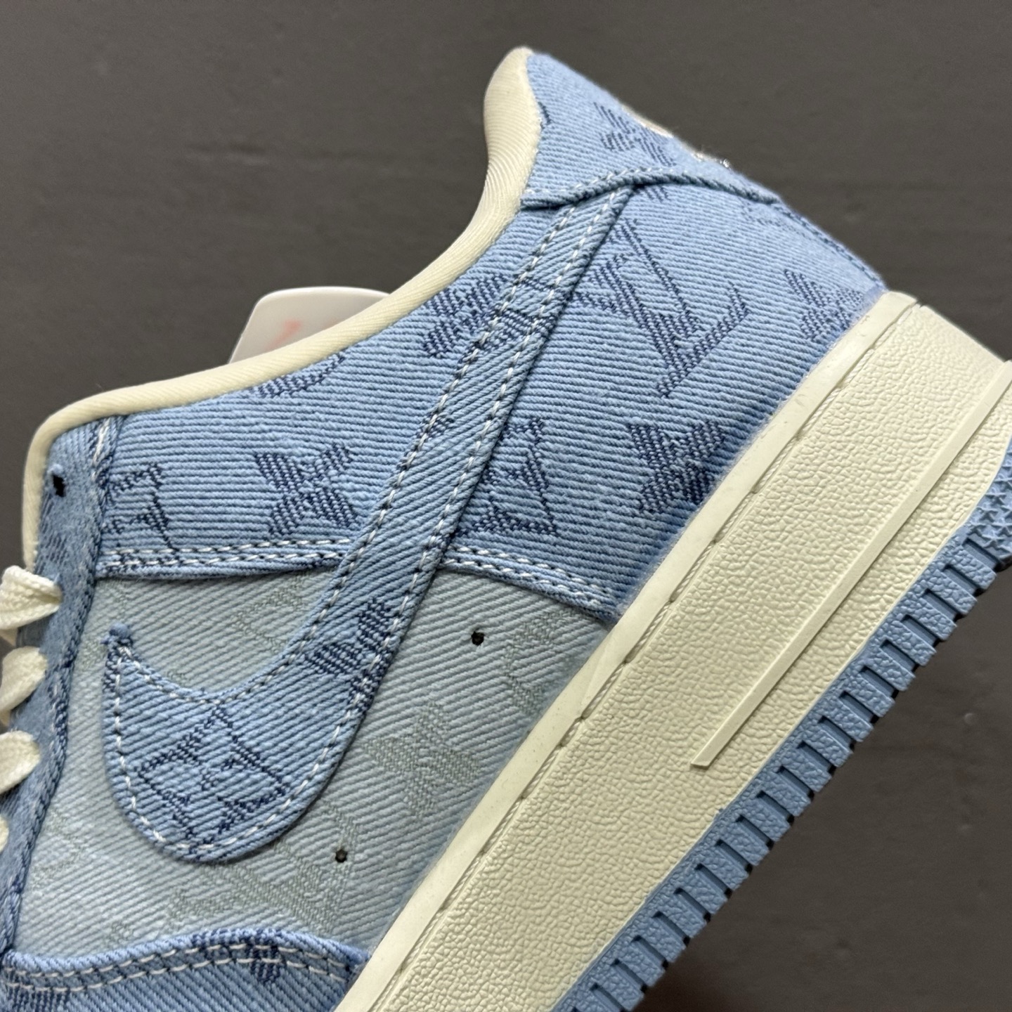 ￥260 Nike Air Force 1'07 Low LV联名 浅蓝 空军一号低帮休闲板鞋 YF9511-823
