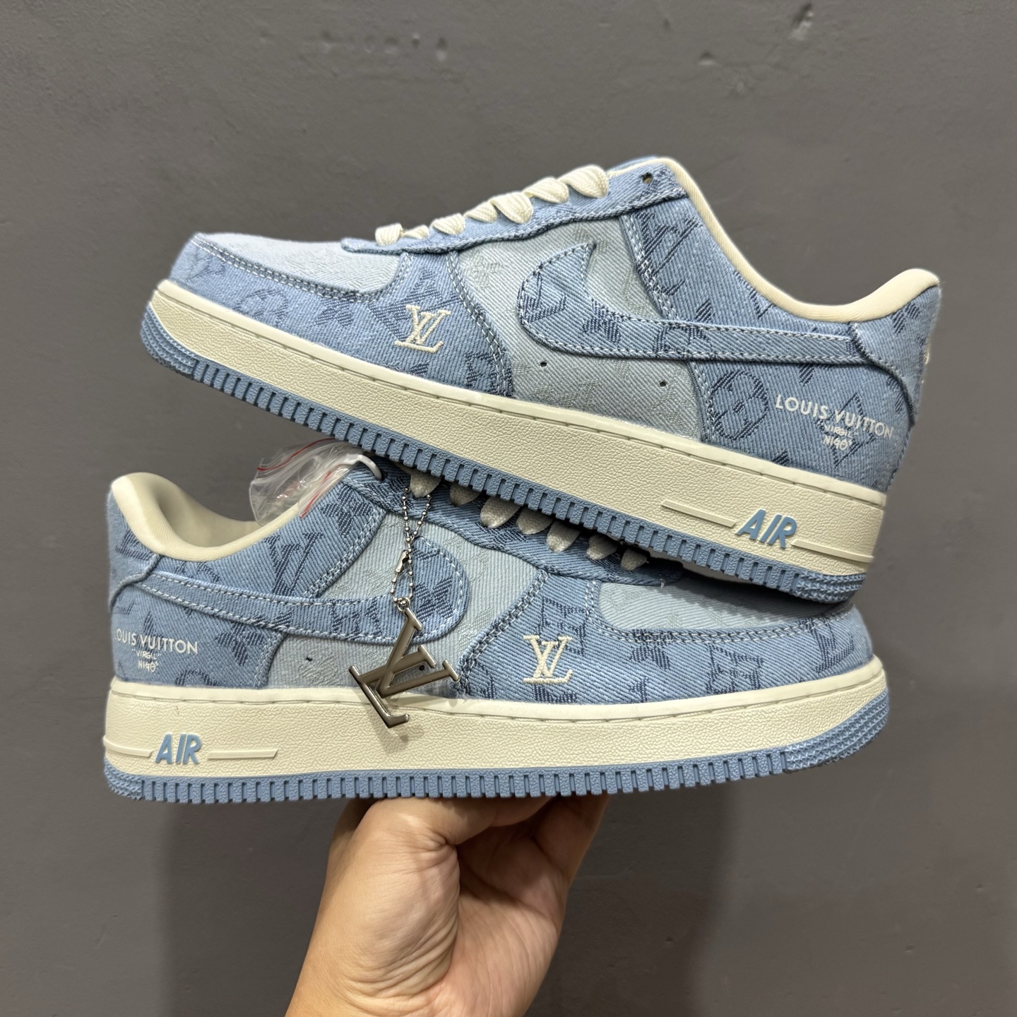 ￥260 Nike Air Force 1'07 Low LV联名 浅蓝 空军一号低帮休闲板鞋 YF9511-823