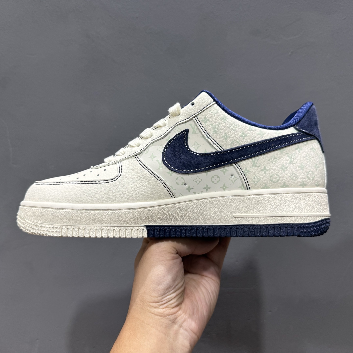 ￥260 Nike Air Force 1'07 Low LV联名 印花米蓝勾 空军一号低帮休闲板鞋 MZ9588-817