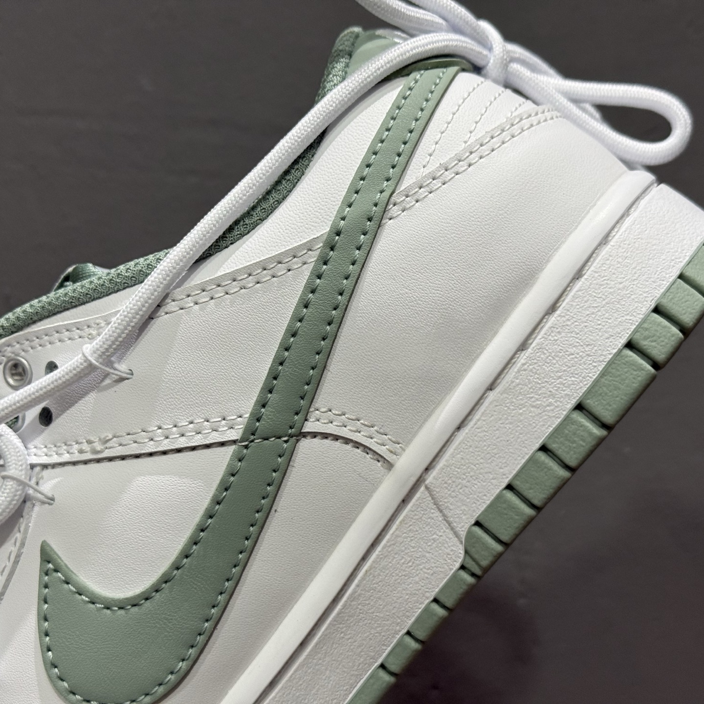 260 Nike Dunk Low 雾绿 当伦敦的雾绿漫入街头以纯净白色为画布 WG0528-102