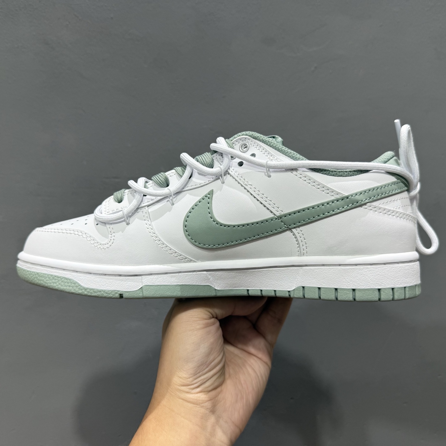 260 Nike Dunk Low 雾绿 当伦敦的雾绿漫入街头以纯净白色为画布 WG0528-102