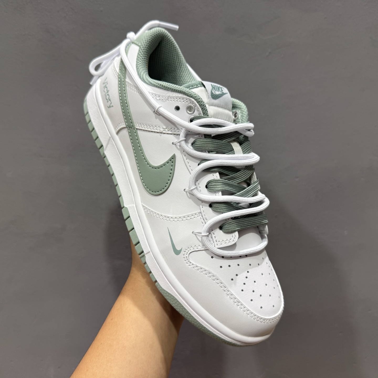 260 Nike Dunk Low 雾绿 当伦敦的雾绿漫入街头以纯净白色为画布 WG0528-102