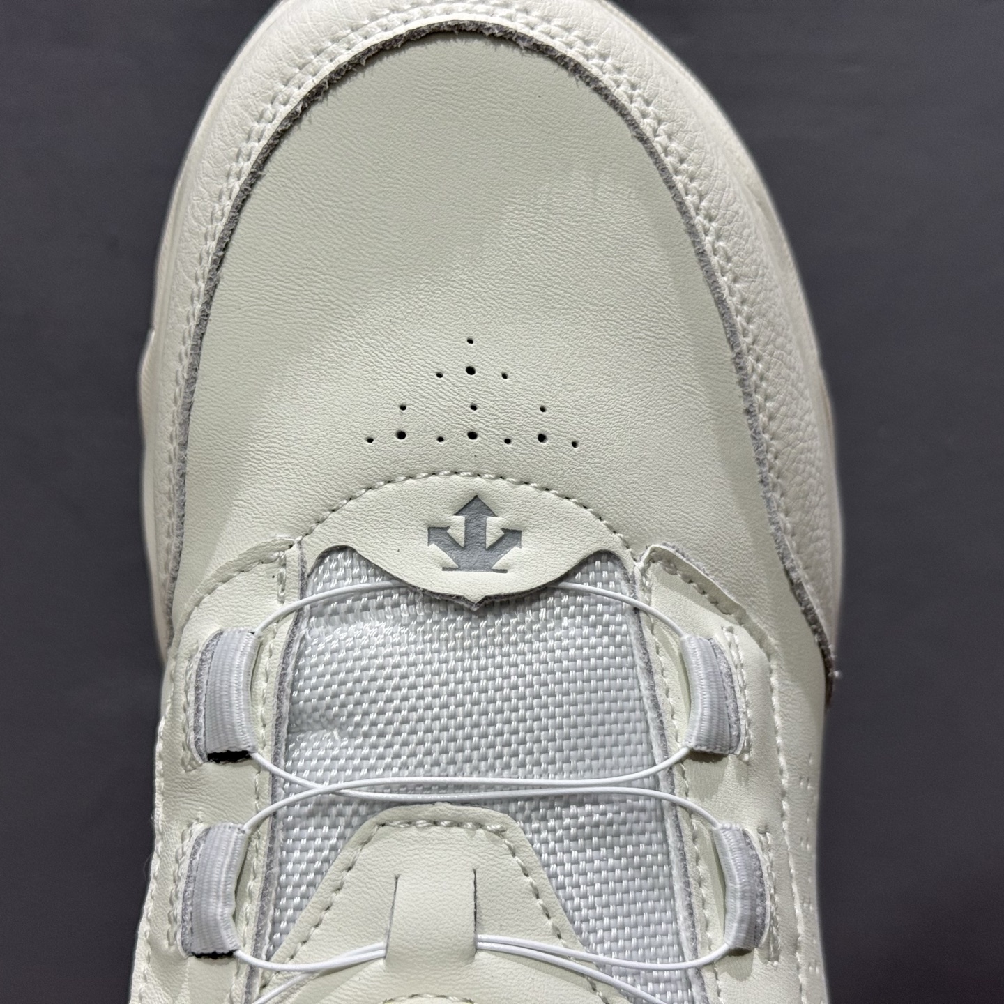 280 迪桑特DESCENTE CIRCUIT LTR WIRE 2.0 舒适百搭防滑耐磨 低帮 休闲跑步鞋 D4431TCT06