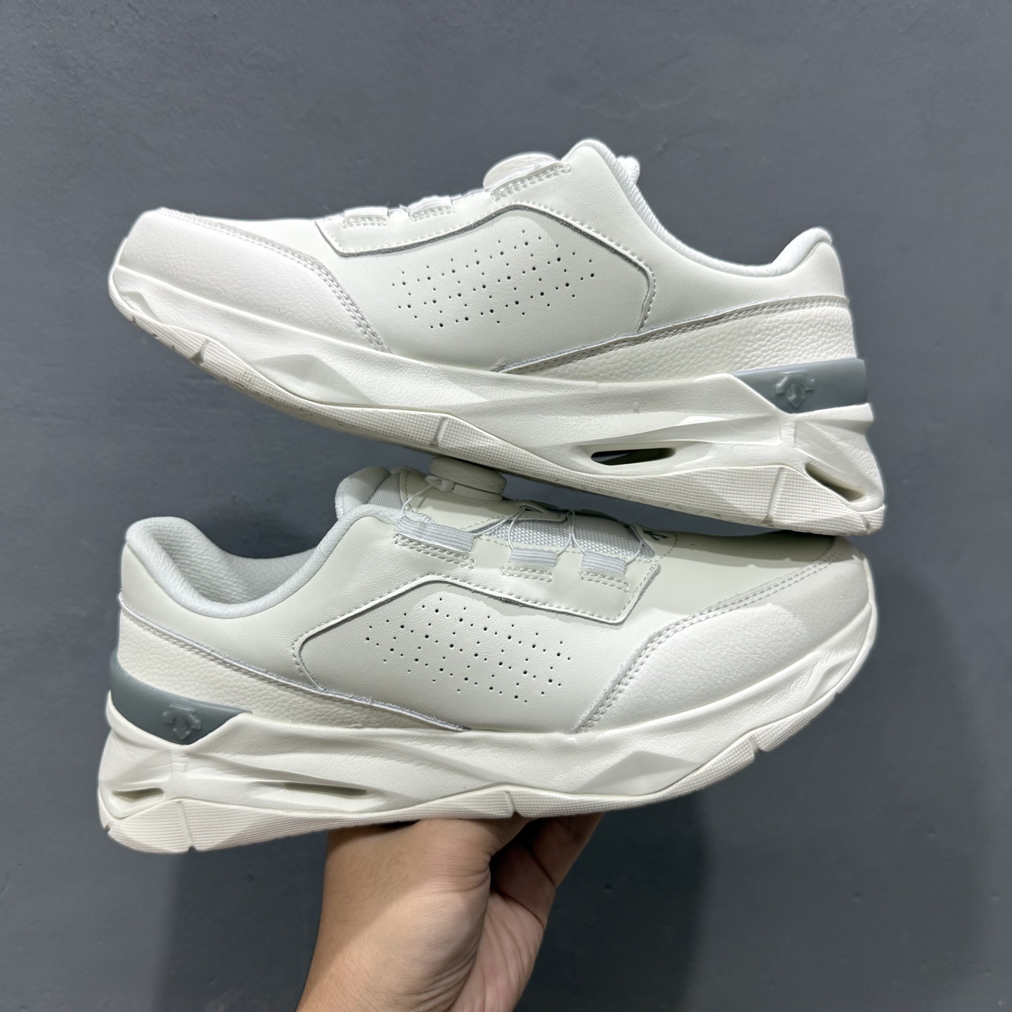 280 迪桑特DESCENTE CIRCUIT LTR WIRE 2.0 舒适百搭防滑耐磨 低帮 休闲跑步鞋 D4431TCT06