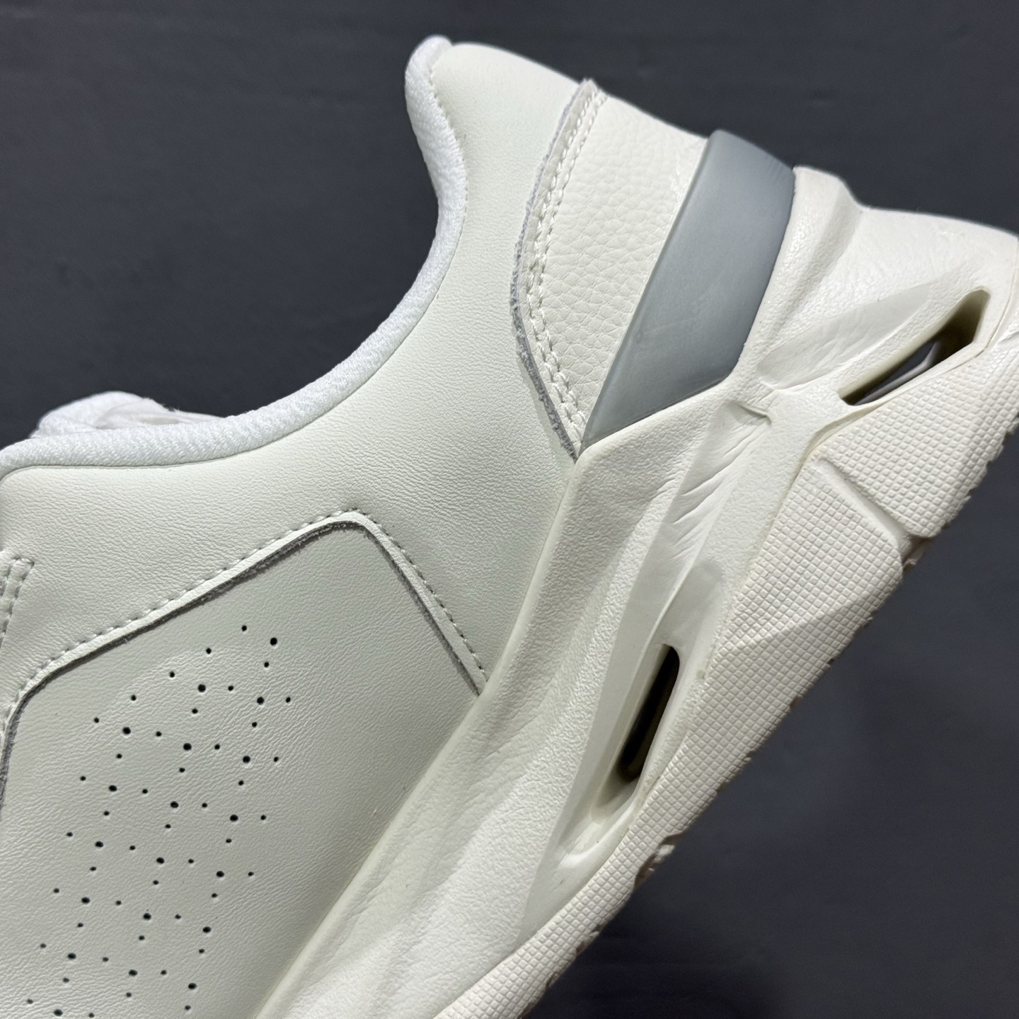 280 迪桑特DESCENTE CIRCUIT LTR WIRE 2.0 舒适百搭防滑耐磨 低帮 休闲跑步鞋 D4431TCT06